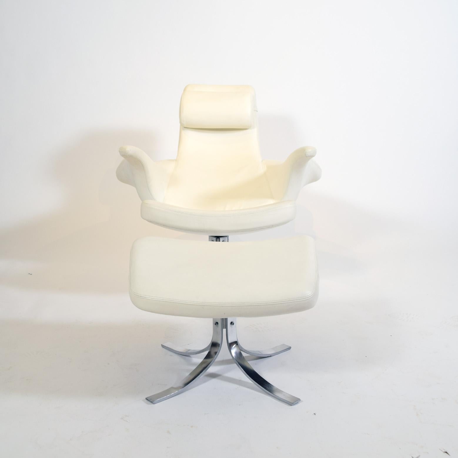 Gösta Berg and Sten Erik Eriksson Seagull Chair and Ottoman for Fritz Hansen In Good Condition For Sale In Hudson, NY