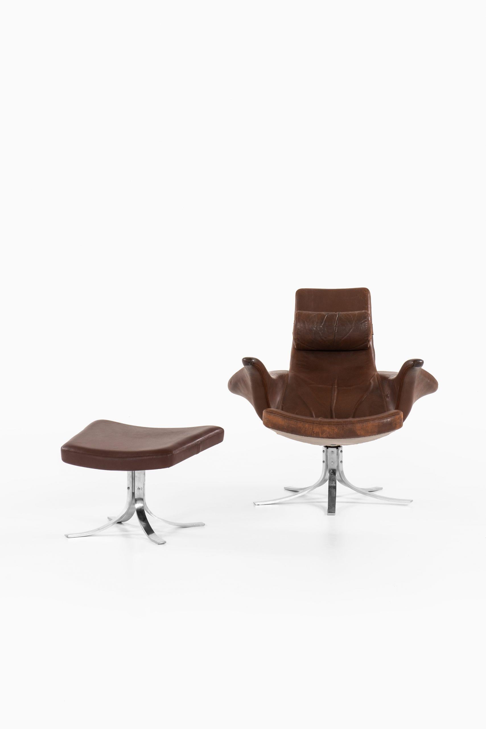 Danish Gösta Berg Easy Chair with Stool Model Måsen / Seagull by Fritz Hansen For Sale