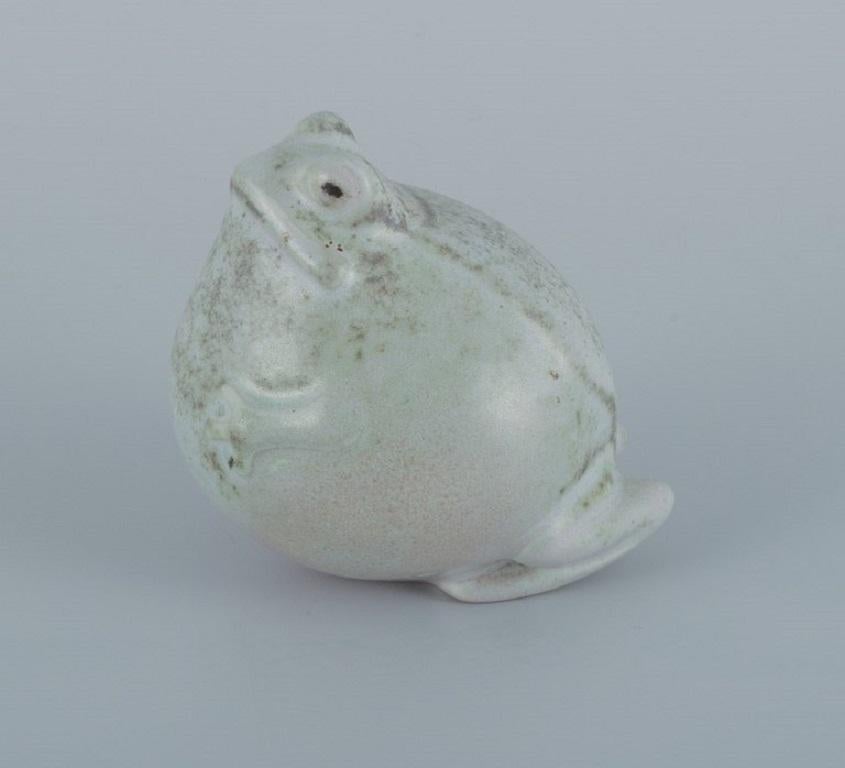 Gösta Grähs for Rörstrand (active 1982-1986), frog in ceramic.
Glaze in light shades.
1980s.
Perfect condition.
Marked.
First factory quality.
Dimensions: W 7.0 x H 7.0 cm.