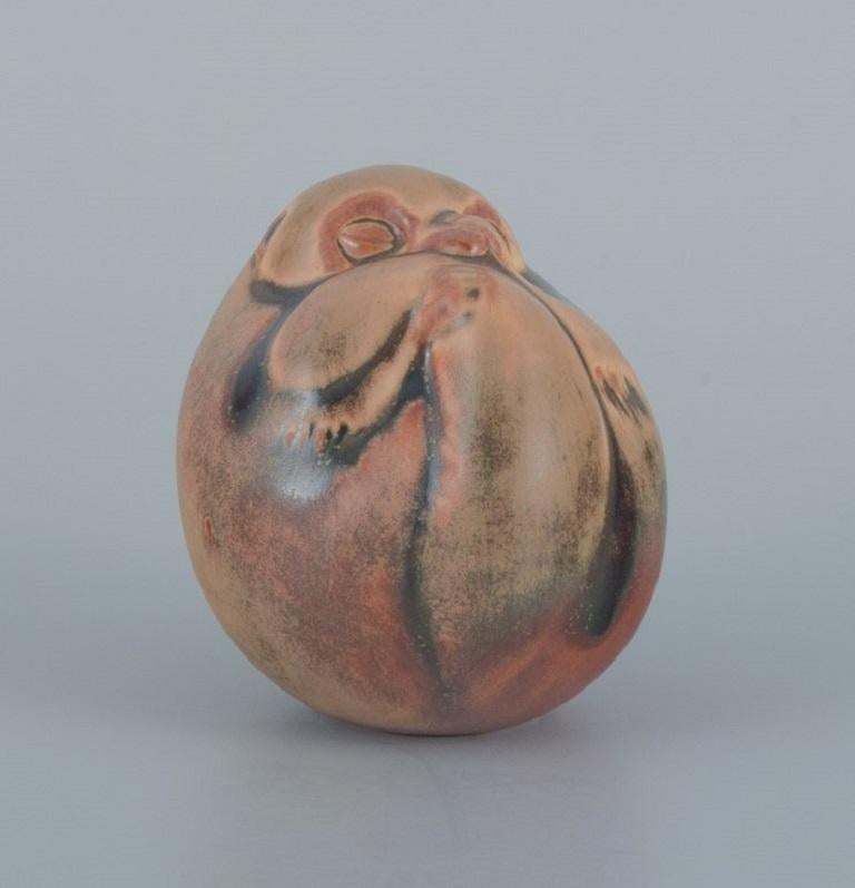 Gösta Grähs for Rörstrand (active 1982-1986), sloth in ceramic.
Glaze in shades of brown.
1980s.
Perfect condition.
Marked.
First factory quality.
Dimensions: w 6.0 x h 7.0 cm.