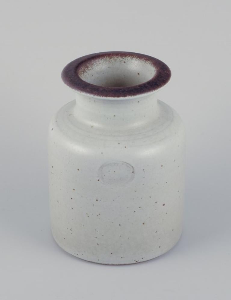 Scandinavian Modern Gösta Grähs for Rörstrand, Sweden. Ceramic vase in gray glaze. 1960s/70s. For Sale
