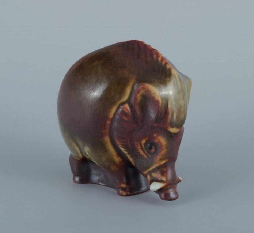 Gosta Grahs for Rorstrand (active 1982-1986), wild boar in ceramic.
Glaze in shades of brown.
1980s.
Perfect condition.
First factory quality.
Dimensions: W 7,0 x H 7,0 cm.