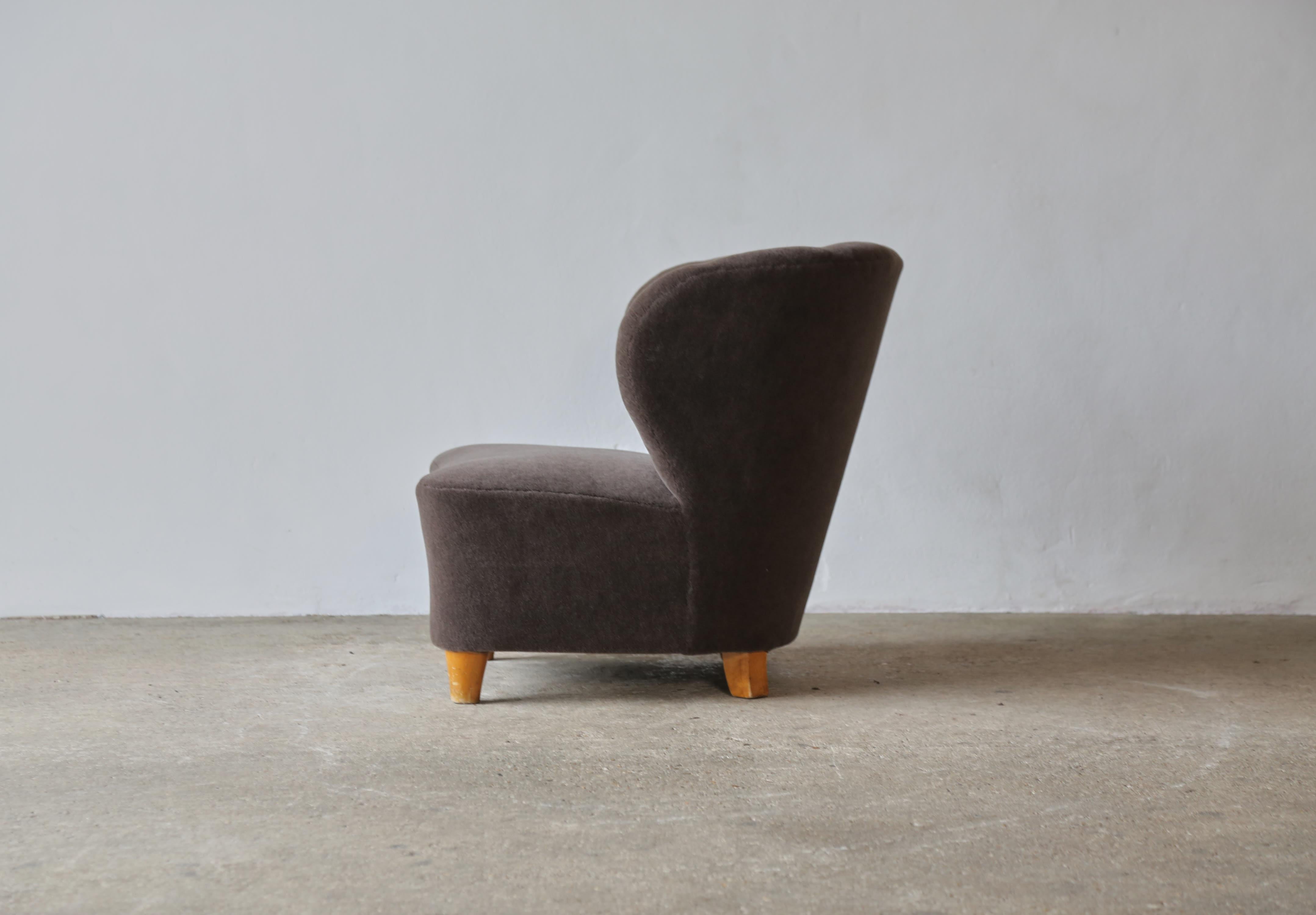 Scandinavian Modern Gösta Jonsson Attributed Lounge Chair, 1950s, Sweden, Pure Alpaca Fabric For Sale