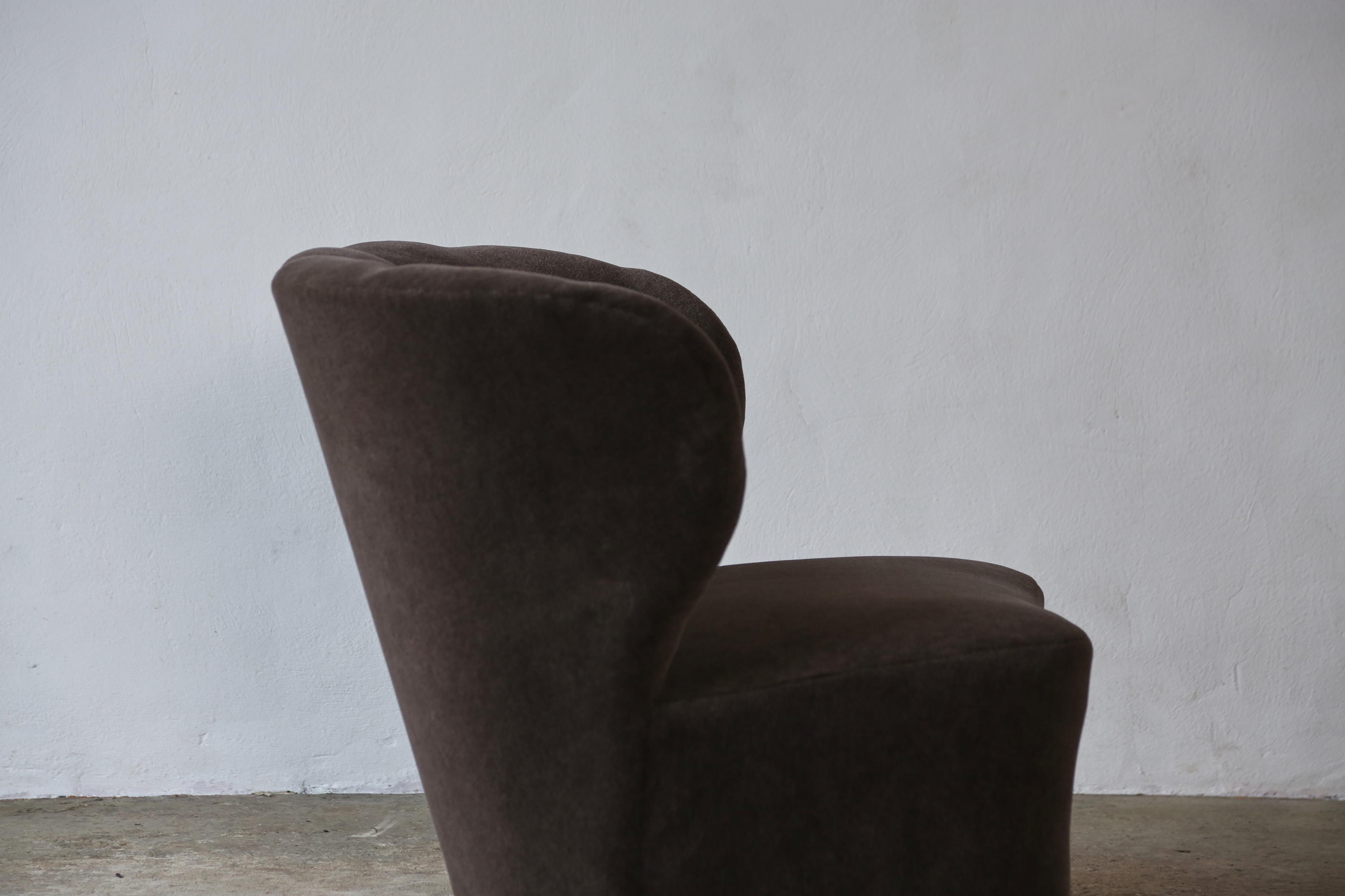 Gösta Jonsson Attributed Lounge Chair, 1950er Jahre, Schweden, reines Alpaka-Gewebe im Angebot 2
