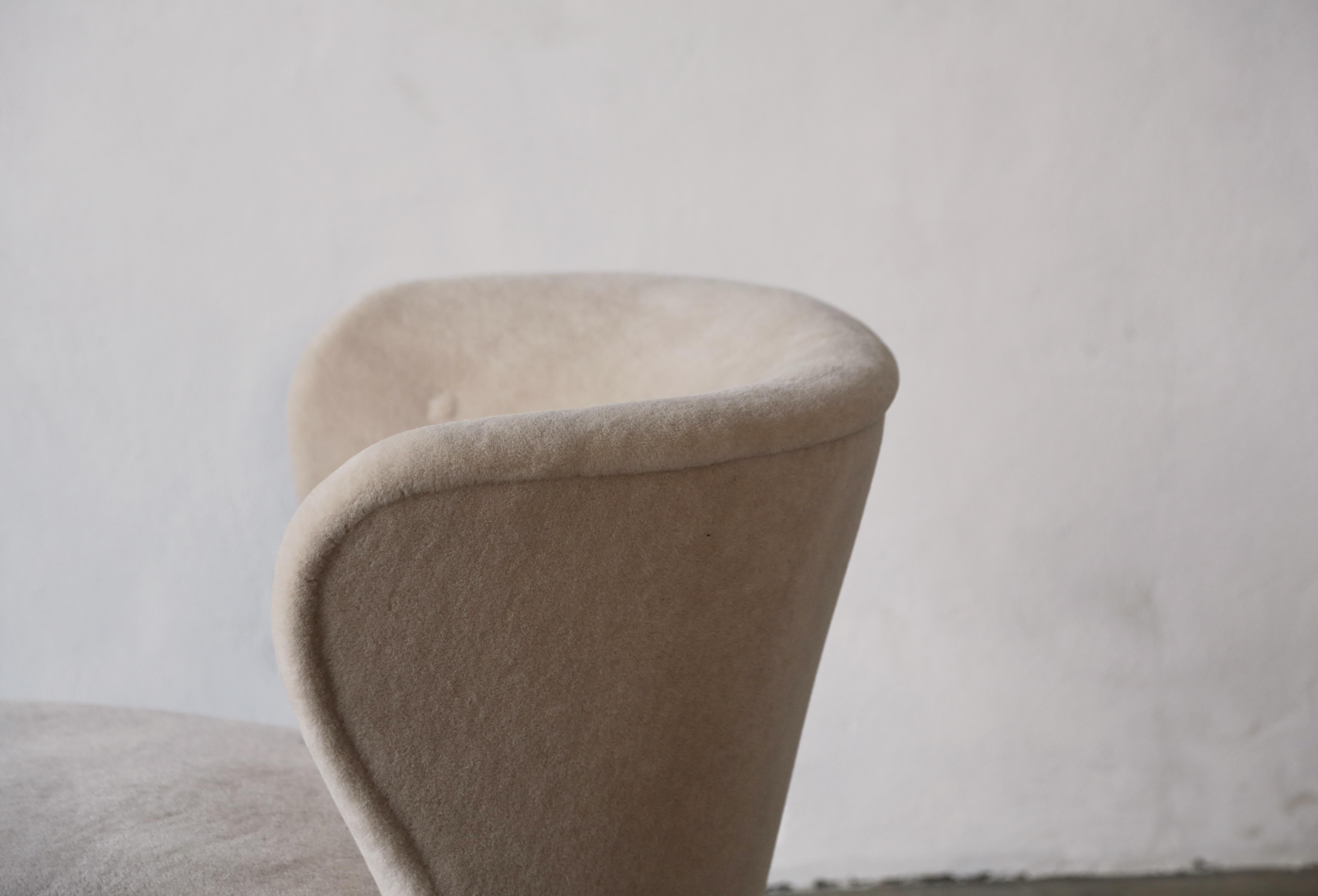Gösta Jonsson Lounge Chair, 1950er Jahre, Schweden, reiner Alpaka-Stoff im Angebot 4