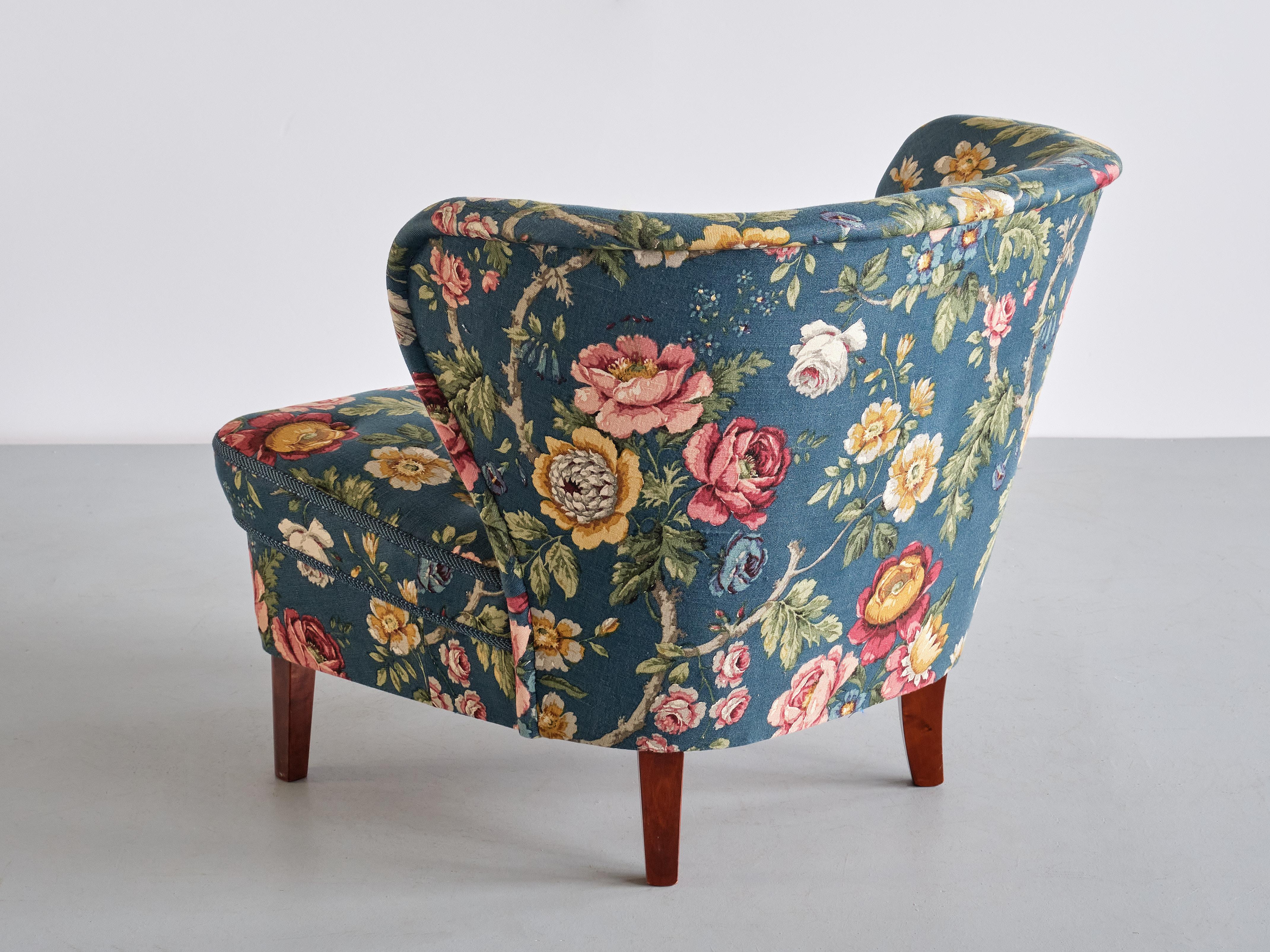 Gösta Jonsson Lounge Chair in Floral Fabric and Birch, Sweden, 1940s For Sale 4