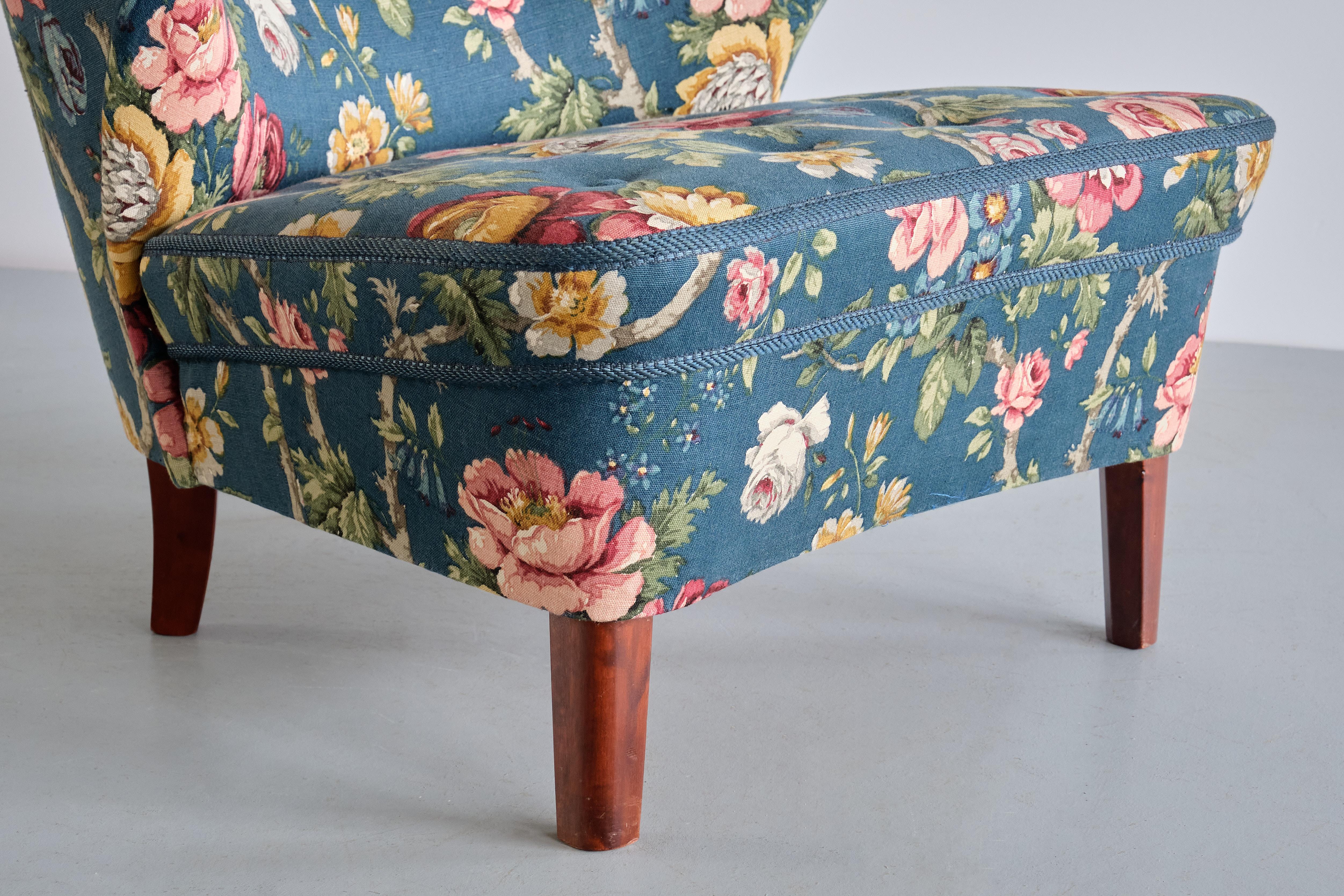 Mid-20th Century Gösta Jonsson Lounge Chair in Floral Fabric and Birch, Sweden, 1940s For Sale