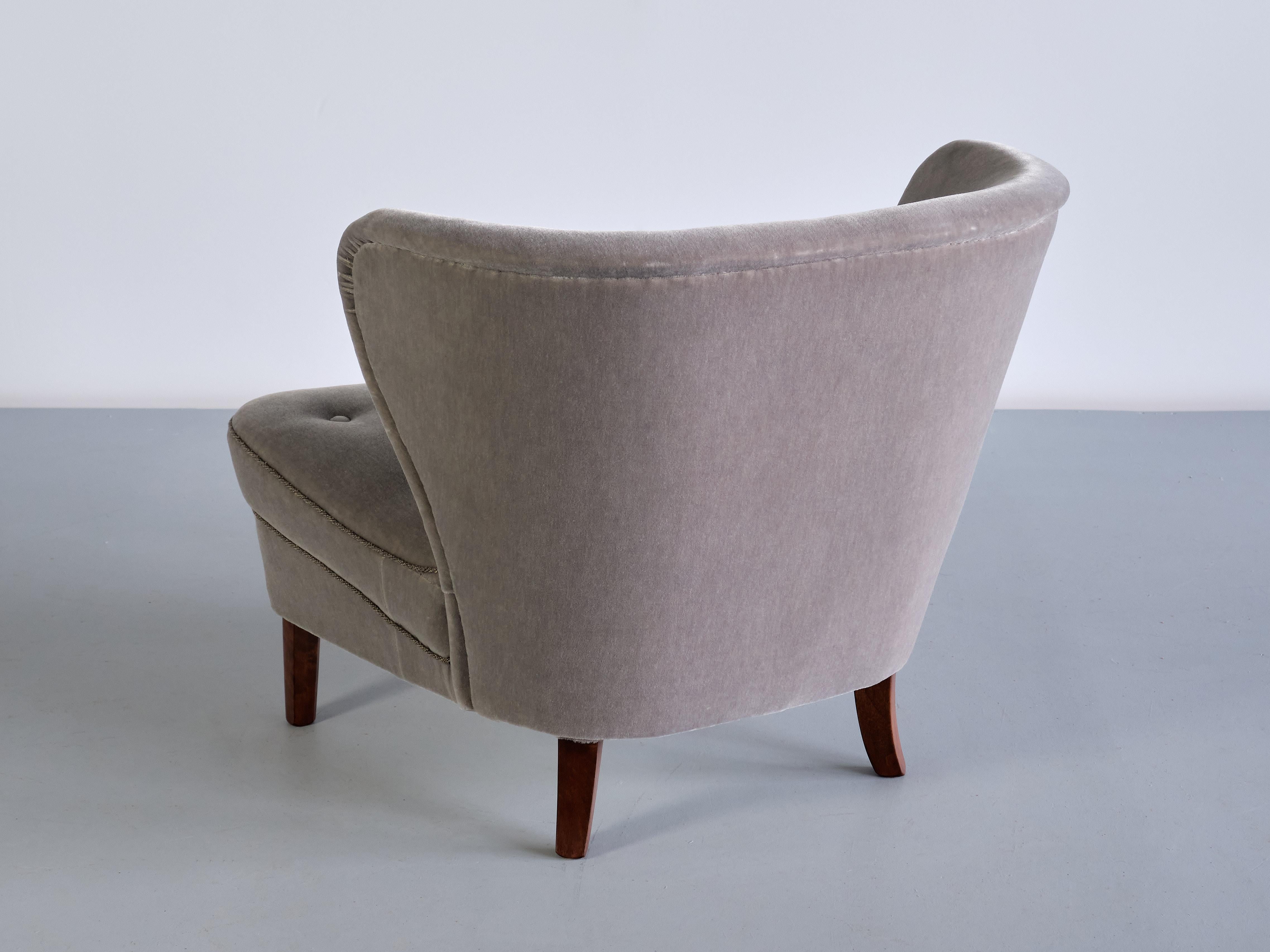 Gösta Jonsson Lounge Chair in Gray Mohair Velvet and Birch, Sweden, 1940s For Sale 4