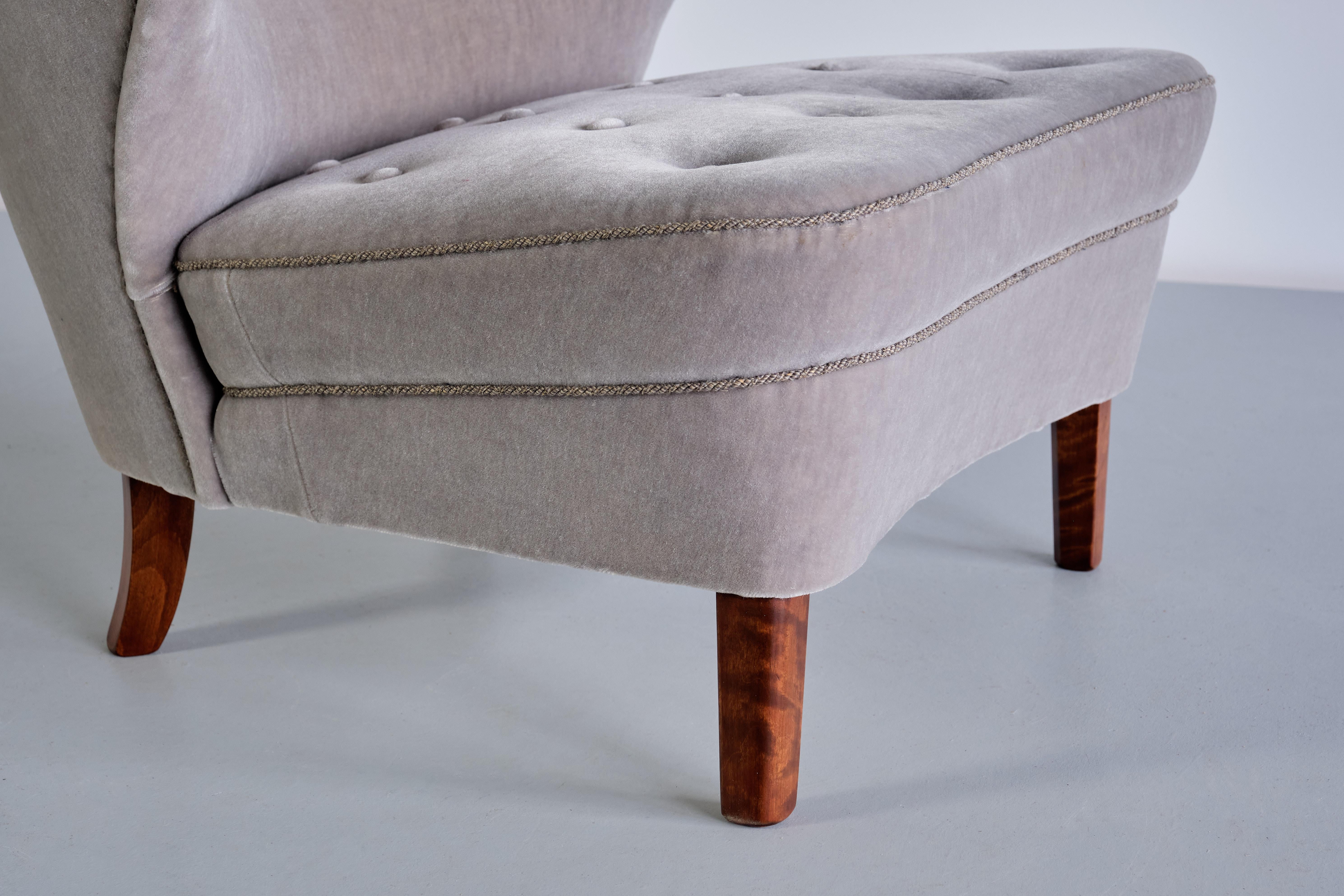 Gösta Jonsson Lounge Chair in Gray Mohair Velvet and Birch, Sweden, 1940s For Sale 1