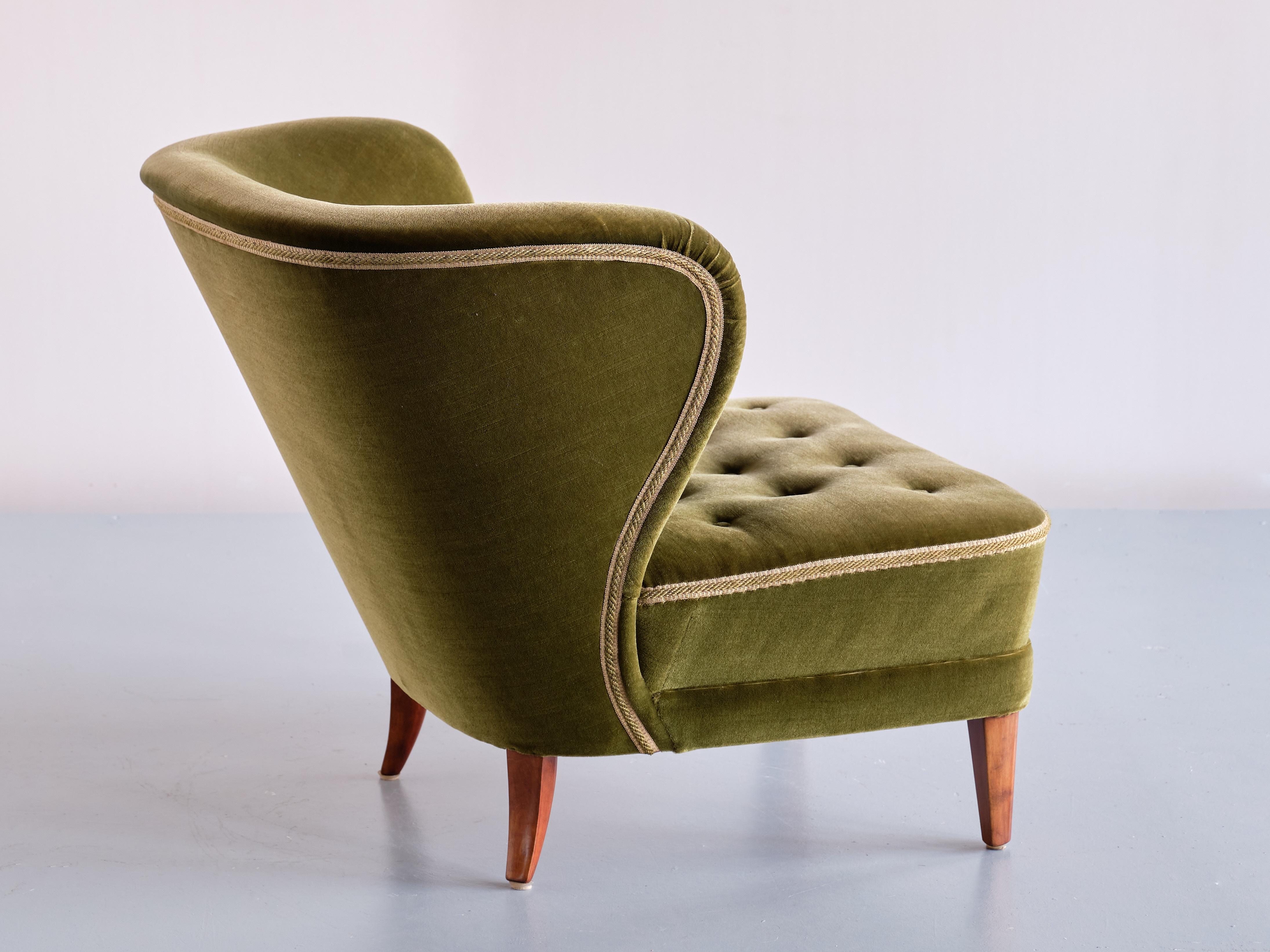 Gösta Jonsson Lounge Chair in Green Mohair Velvet and Beech, Sweden, 1940s 4