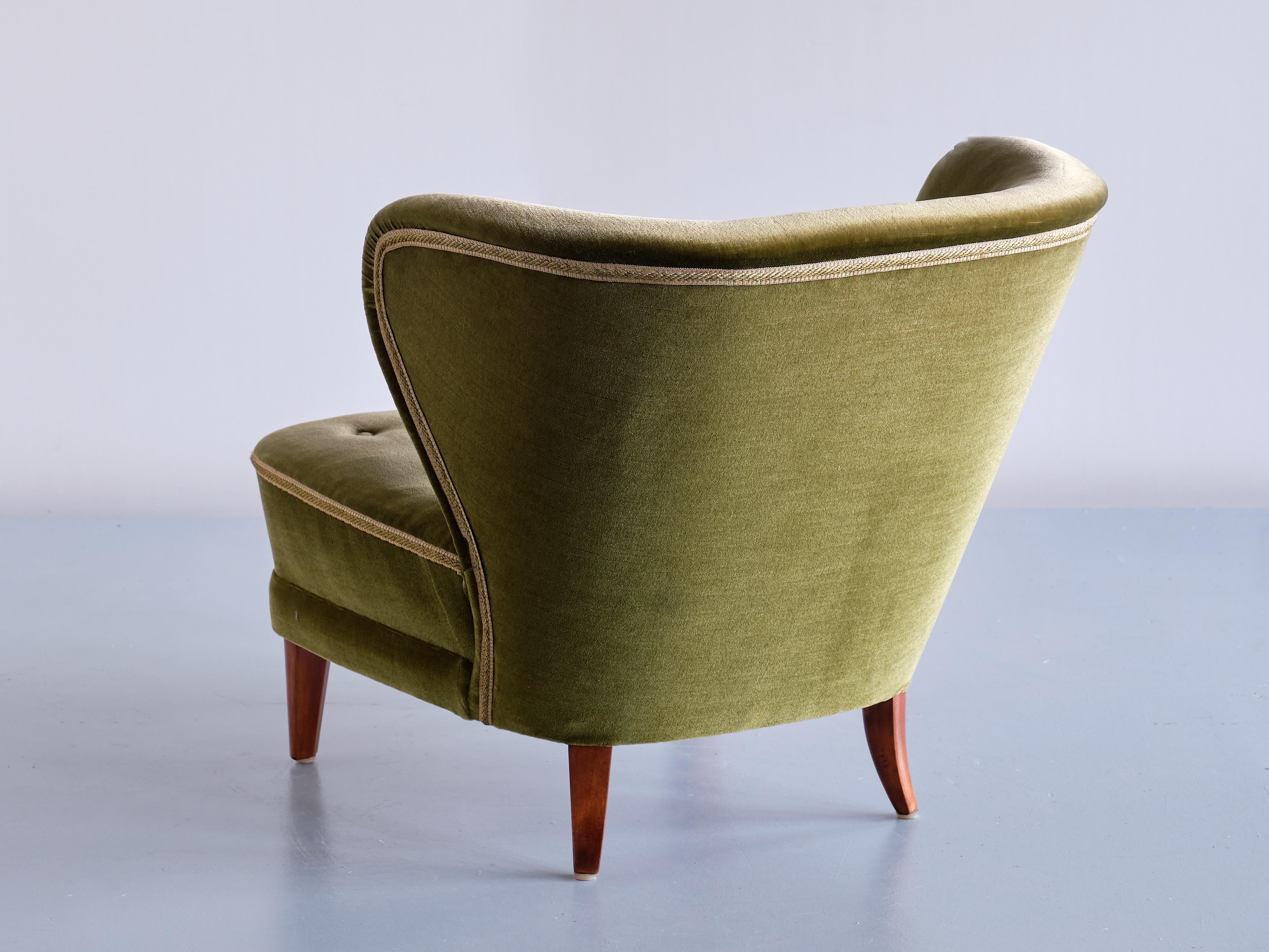 Gösta Jonsson Lounge Chair in Green Mohair Velvet and Beech, Sweden, 1940s 5