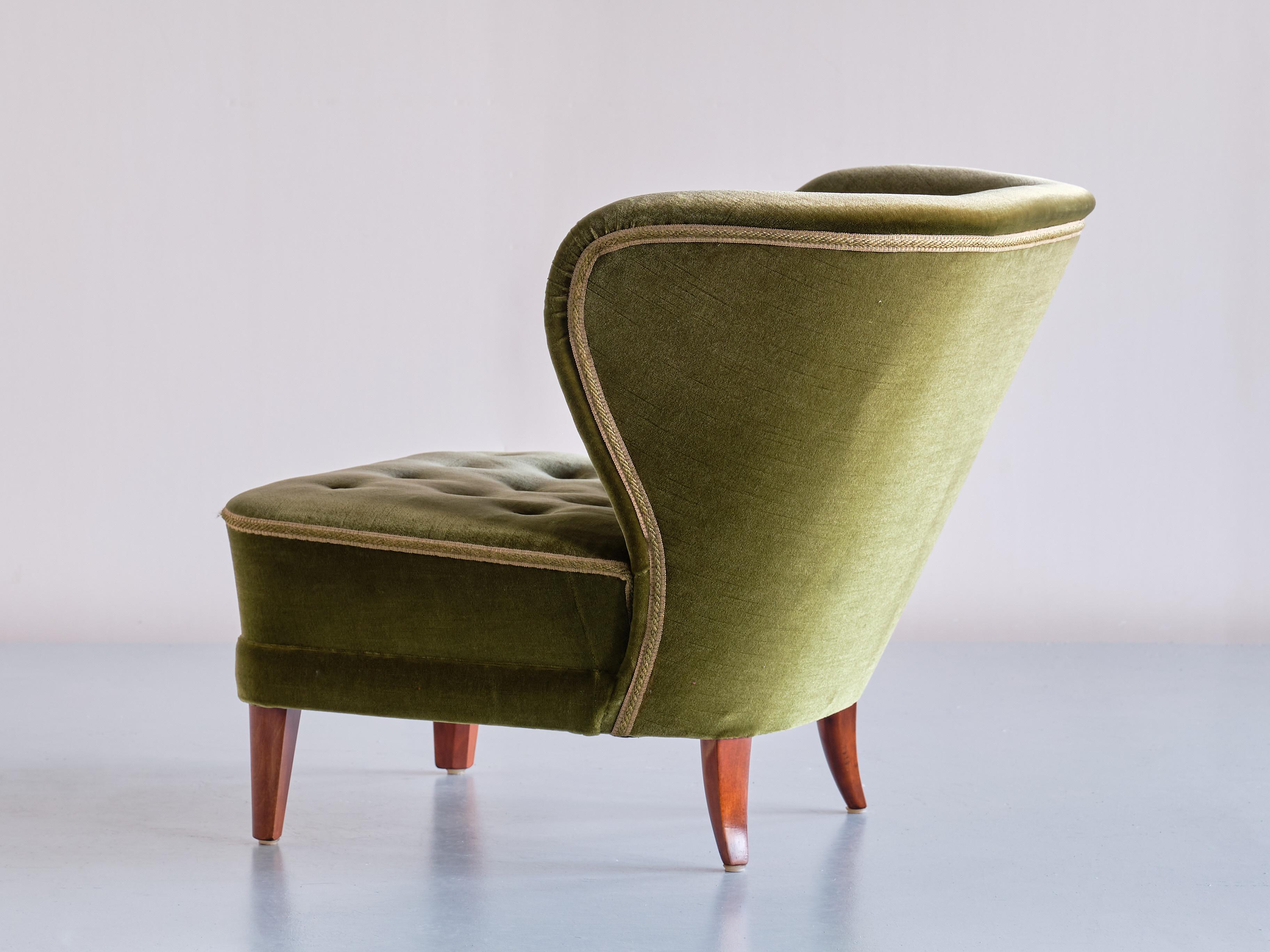 Gösta Jonsson Lounge Chair in Green Mohair Velvet and Beech, Sweden, 1940s 6
