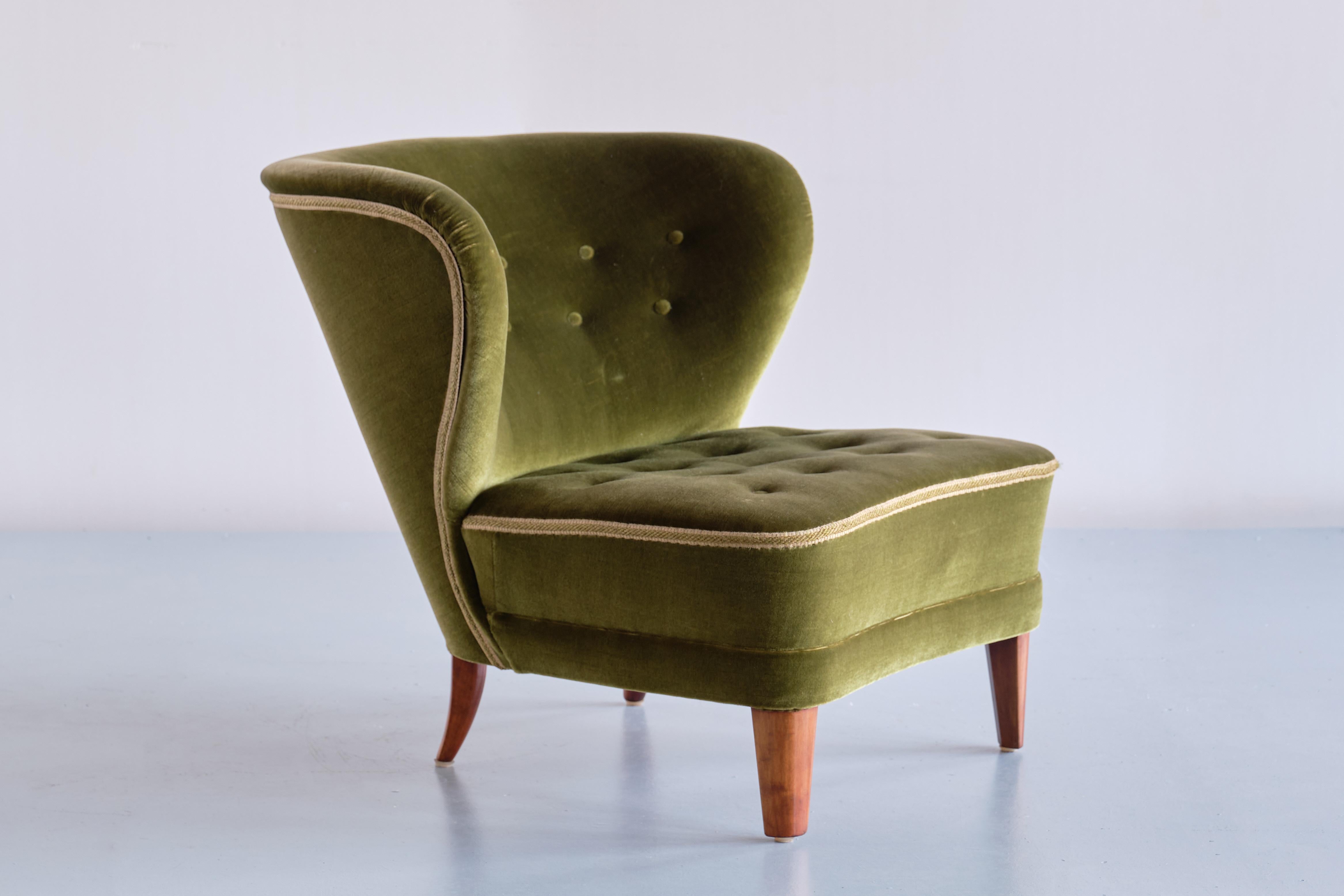 Gösta Jonsson Lounge Chair in Green Mohair Velvet and Beech, Sweden, 1940s In Good Condition In The Hague, NL