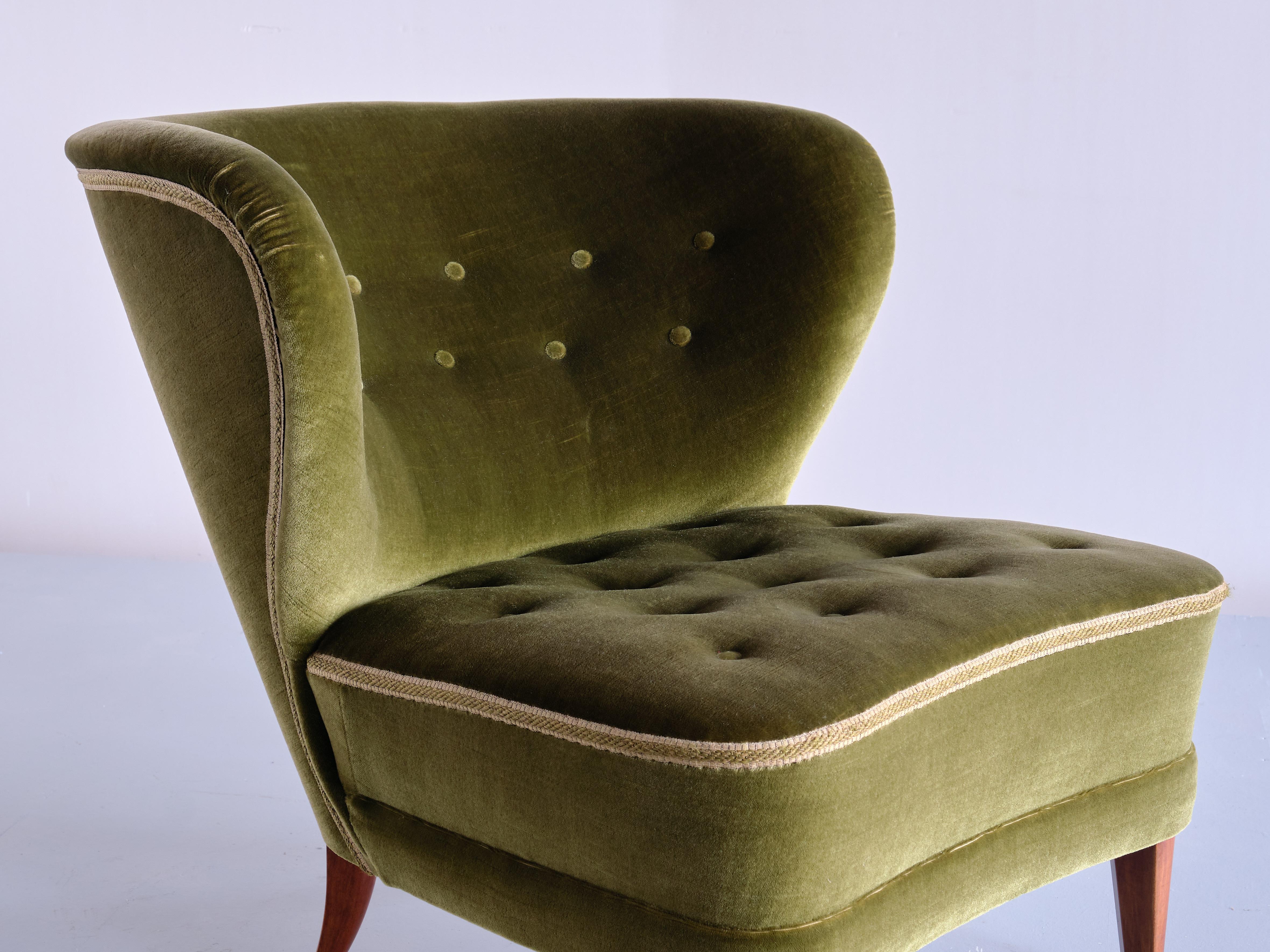 Mid-20th Century Gösta Jonsson Lounge Chair in Green Mohair Velvet and Beech, Sweden, 1940s