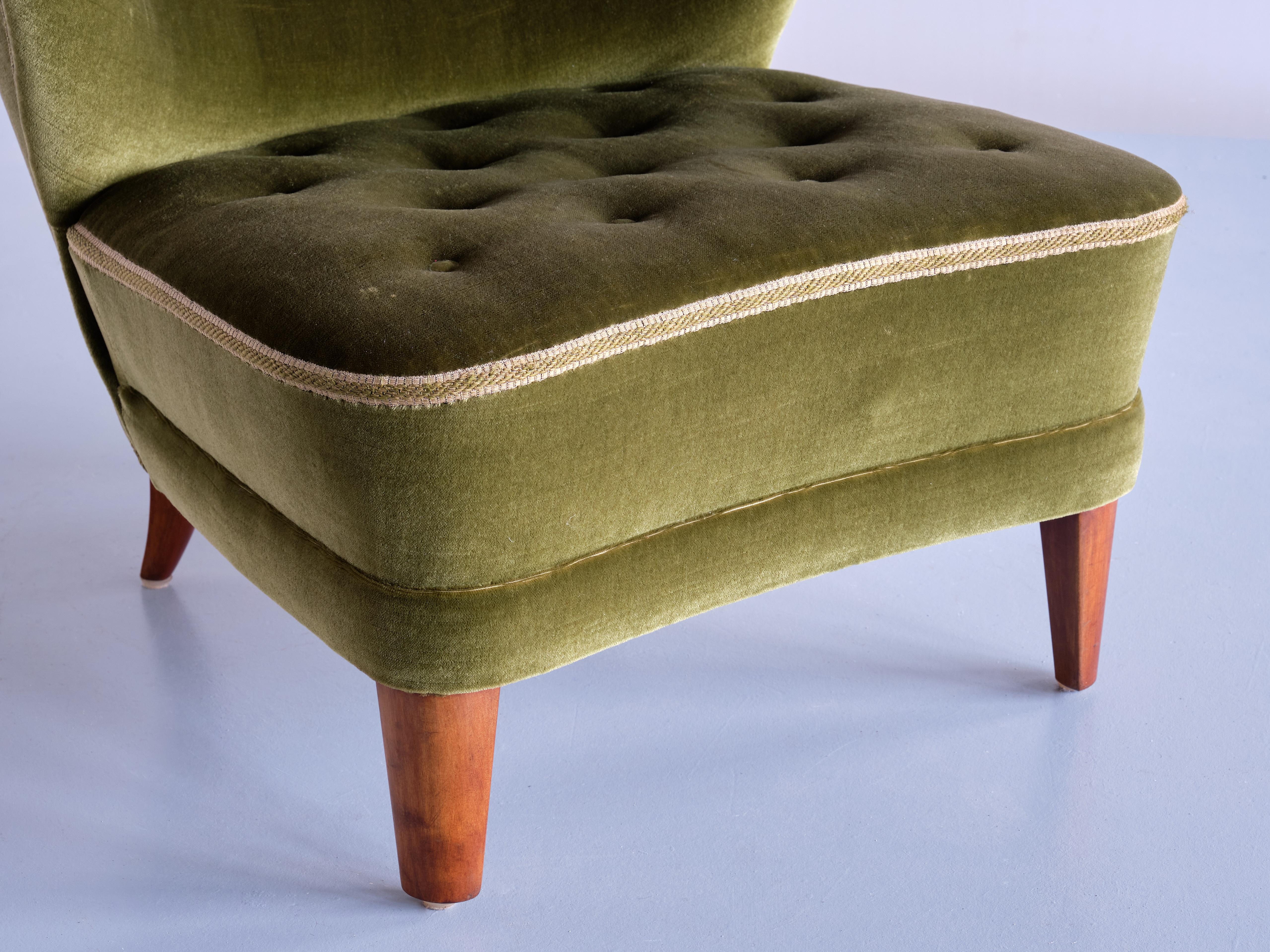 Gösta Jonsson Lounge Chair in Green Mohair Velvet and Beech, Sweden, 1940s 1