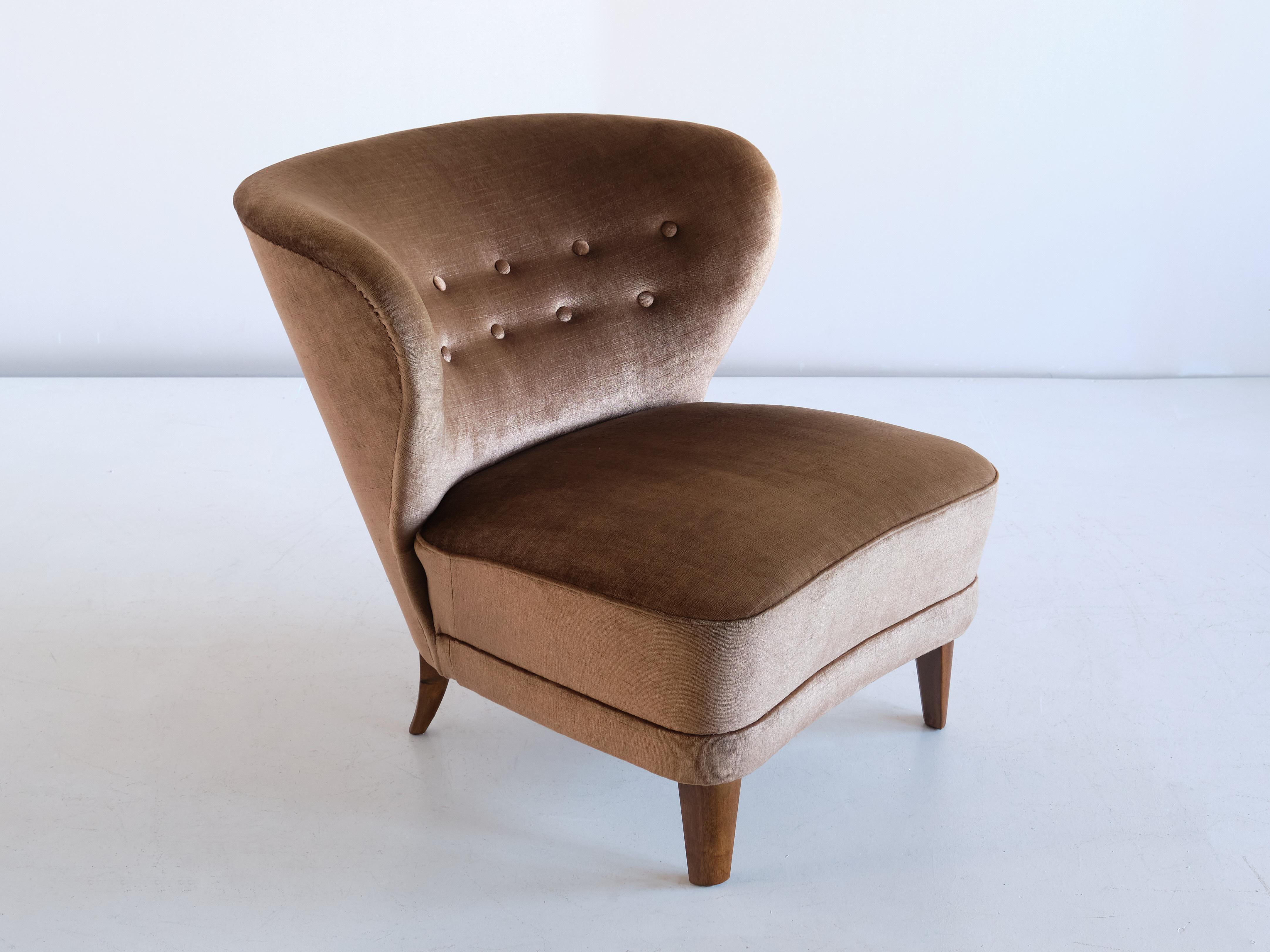 Gösta Jonsson Lounge Chair in Velvet and Fruitwood, Sweden, 1940s In Good Condition In The Hague, NL