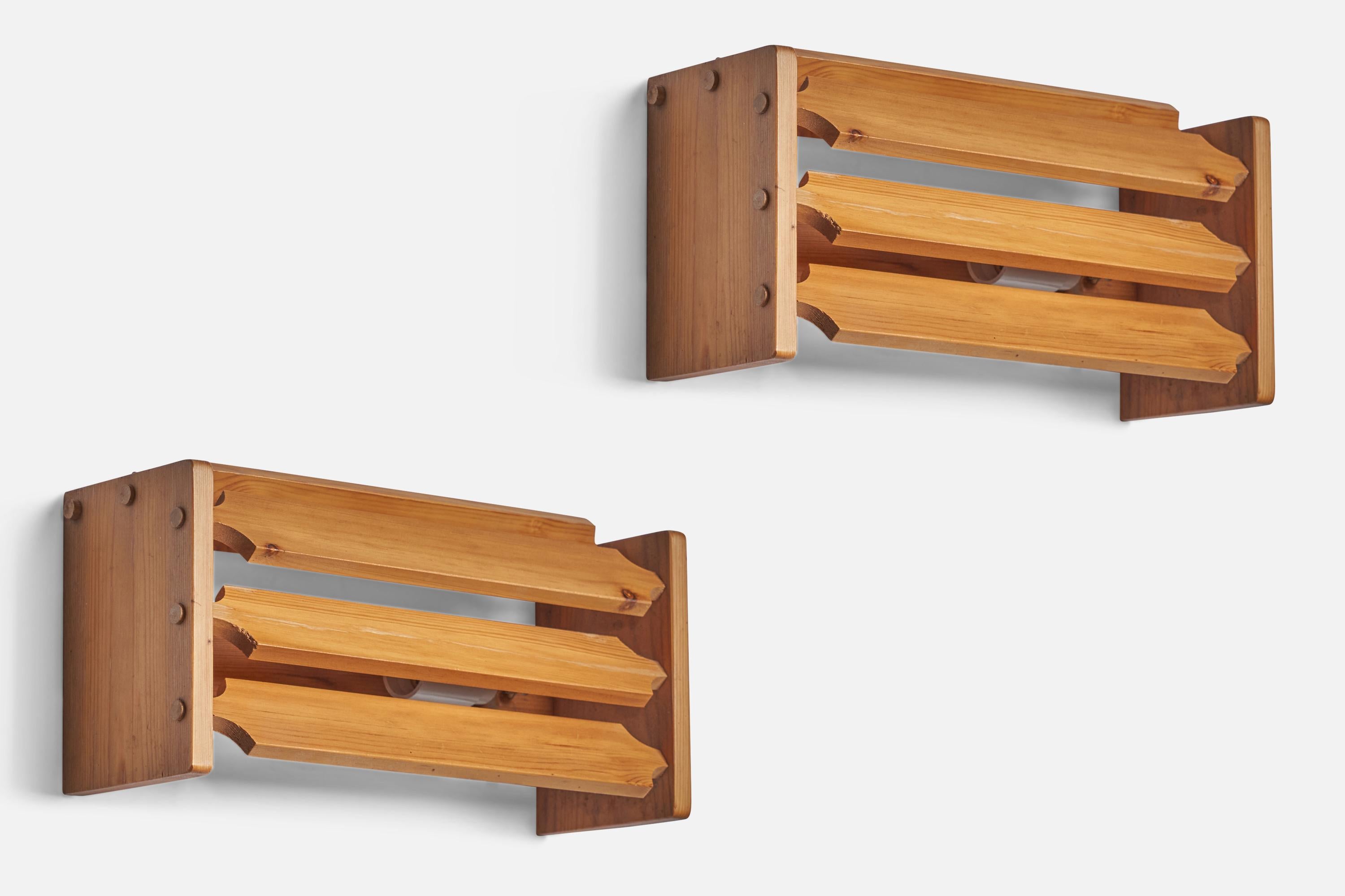 A pair of pine wall lights, designed by Gösta Känngård and produced by  AB Nordisk Present, Östersund, Sweden, c. 1970s

Overall Dimensions (inches): 5.25