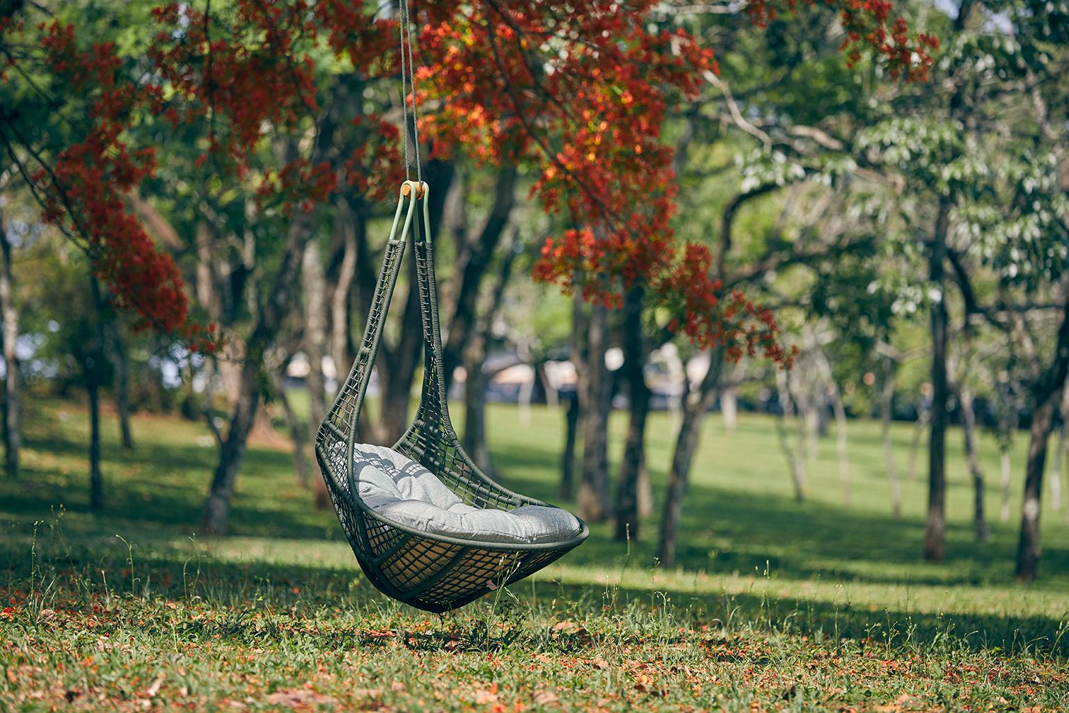 Gota Brazilian Contemporary Upholstered Hanging Chair by Lattoog In New Condition For Sale In Sao Paolo, BR