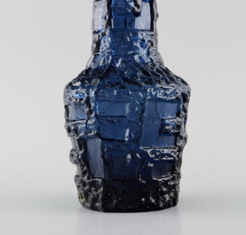 Zwei Vasen aus mundgeblasenem blauem Kunstglas, „Mousse Augustsson“ für Ruda (Schwedisch) im Angebot