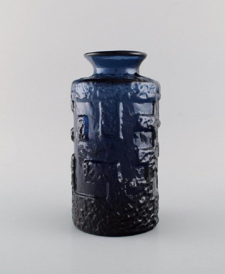 Zwei Vasen aus mundgeblasenem blauem Kunstglas, „Mousse Augustsson“ für Ruda im Zustand „Hervorragend“ im Angebot in Copenhagen, DK