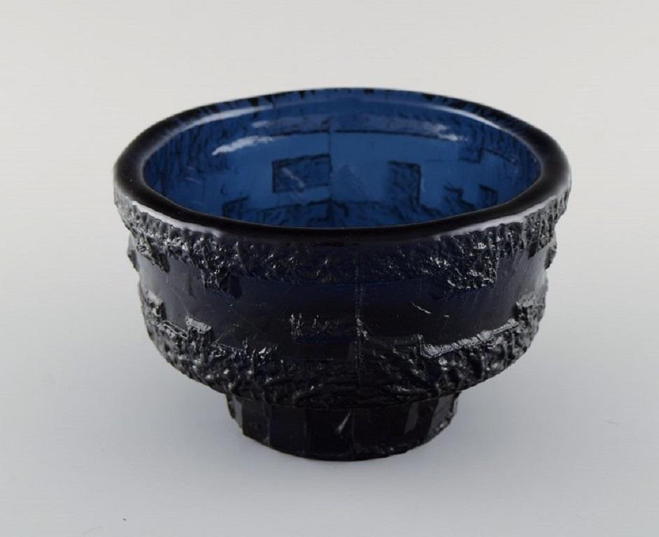 Vase und zwei Schalen aus blauem Kunstglas von Gte Augustsson für Ruda (Mitte des 20. Jahrhunderts) im Angebot
