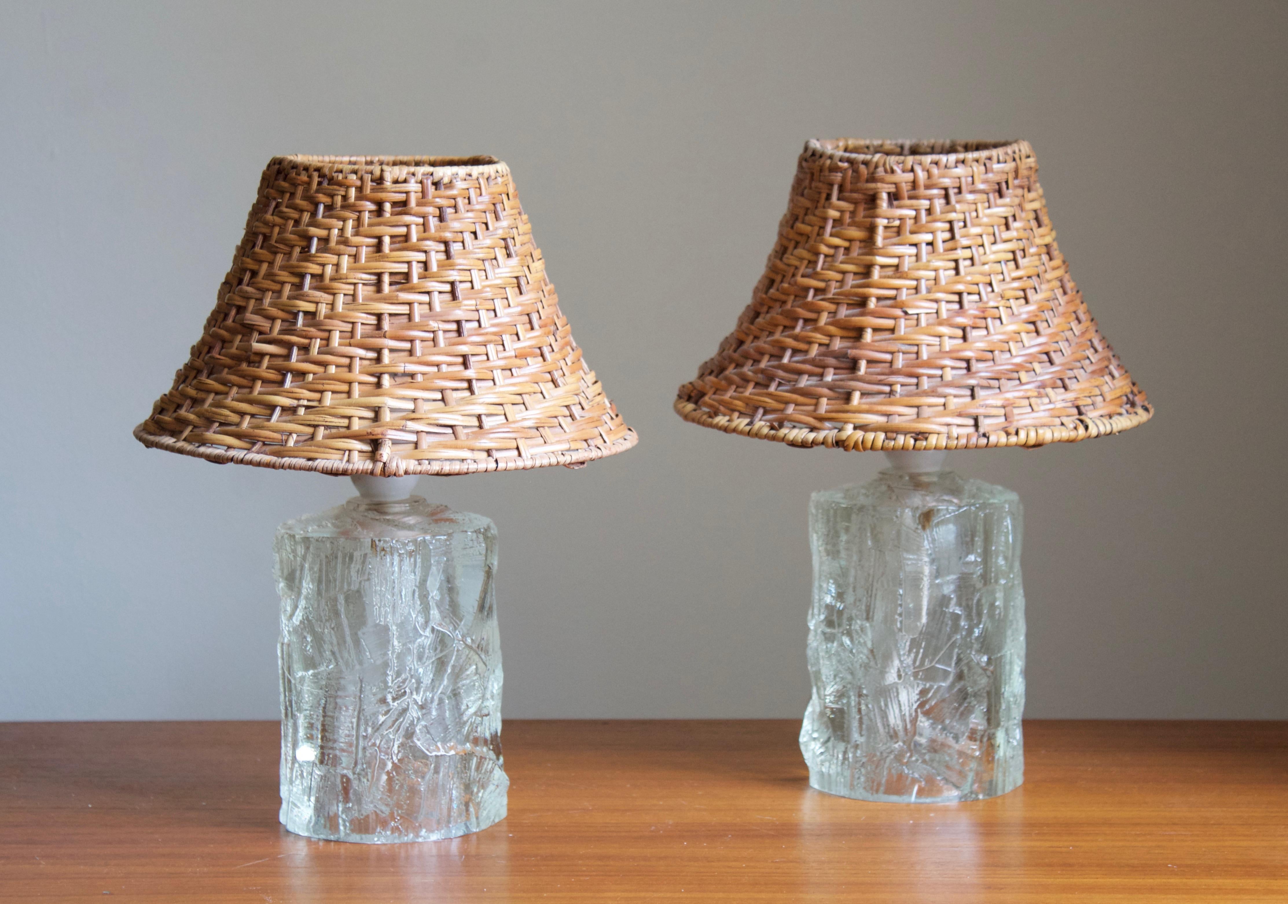 A pair of table lamps in highly artistic form. Model 