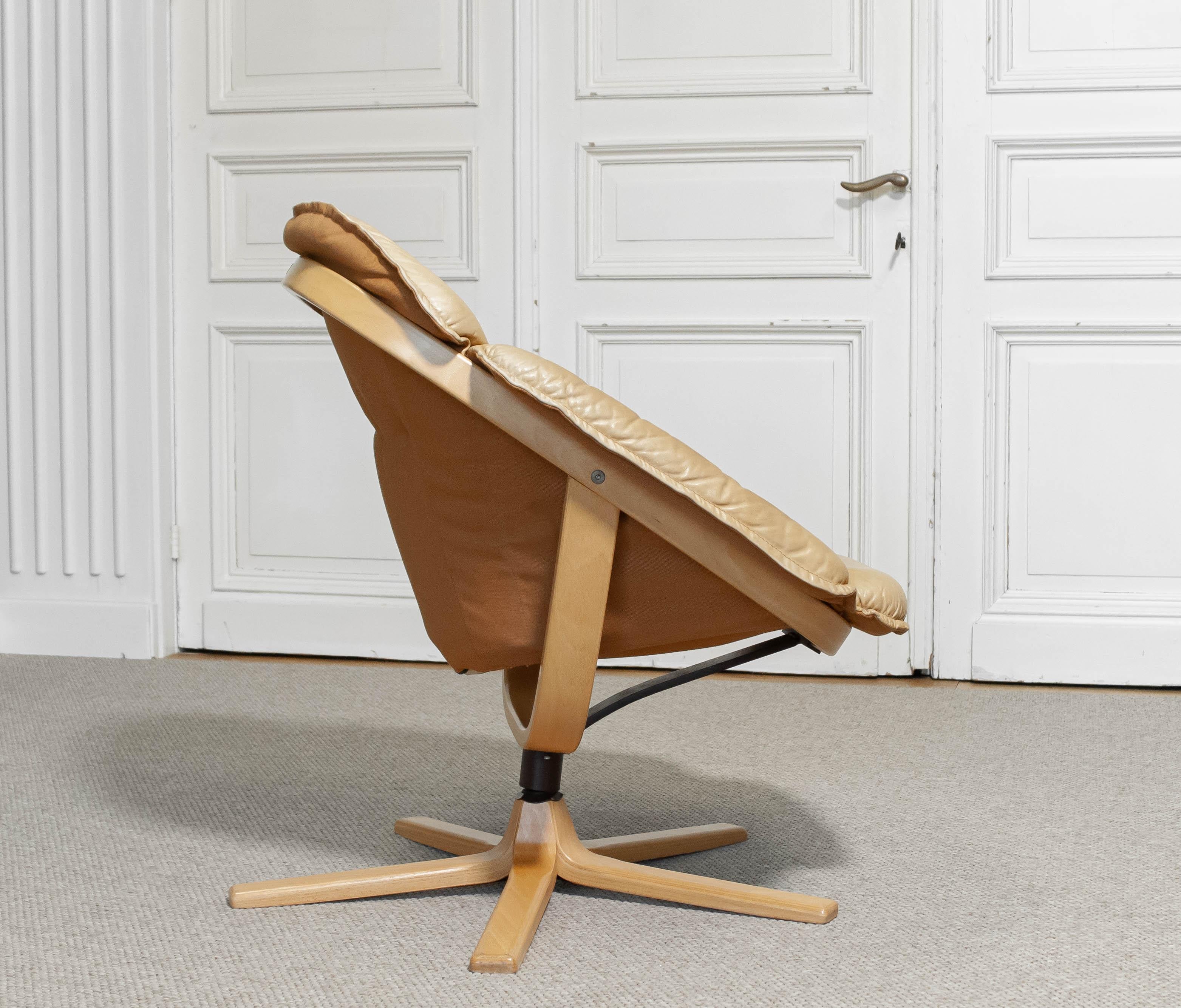 Swedish Göte Möbel — Swivel Lounge Chair, Sweden, 1970s For Sale