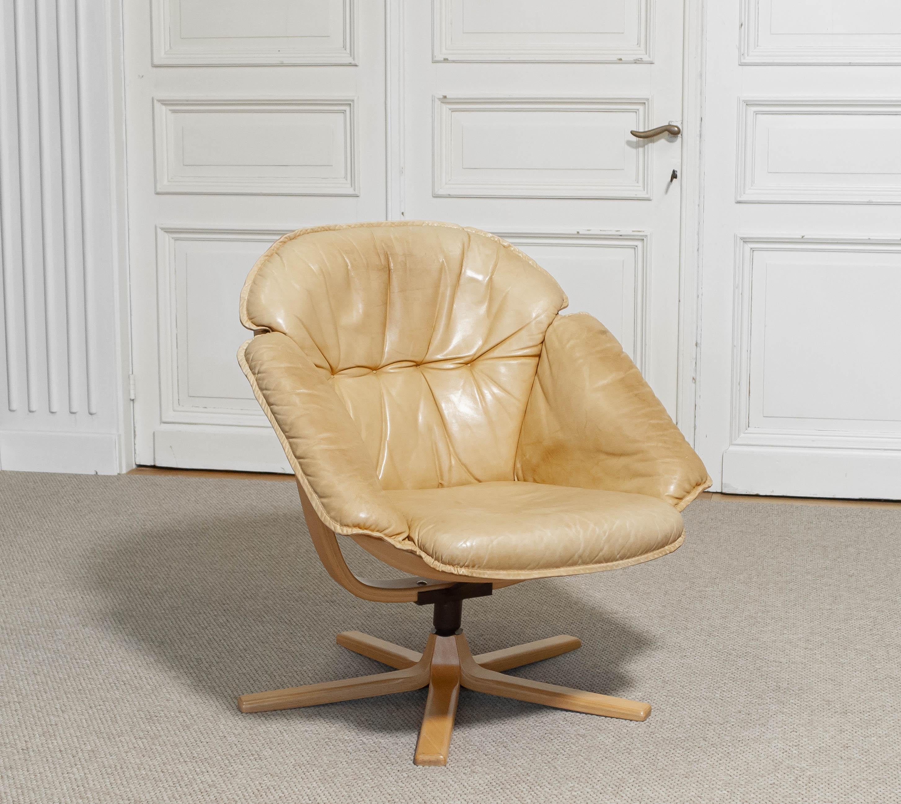Göte Möbel — Swivel Lounge Chair, Sweden, 1970s For Sale 1