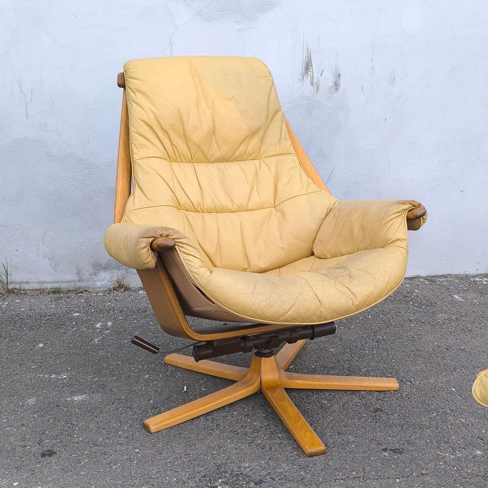Göte Möbel Drehbarer Lehnsessel mit Fußstütze, Schweden, 1970er Jahre im Zustand „Gut“ im Angebot in Bochum, NRW