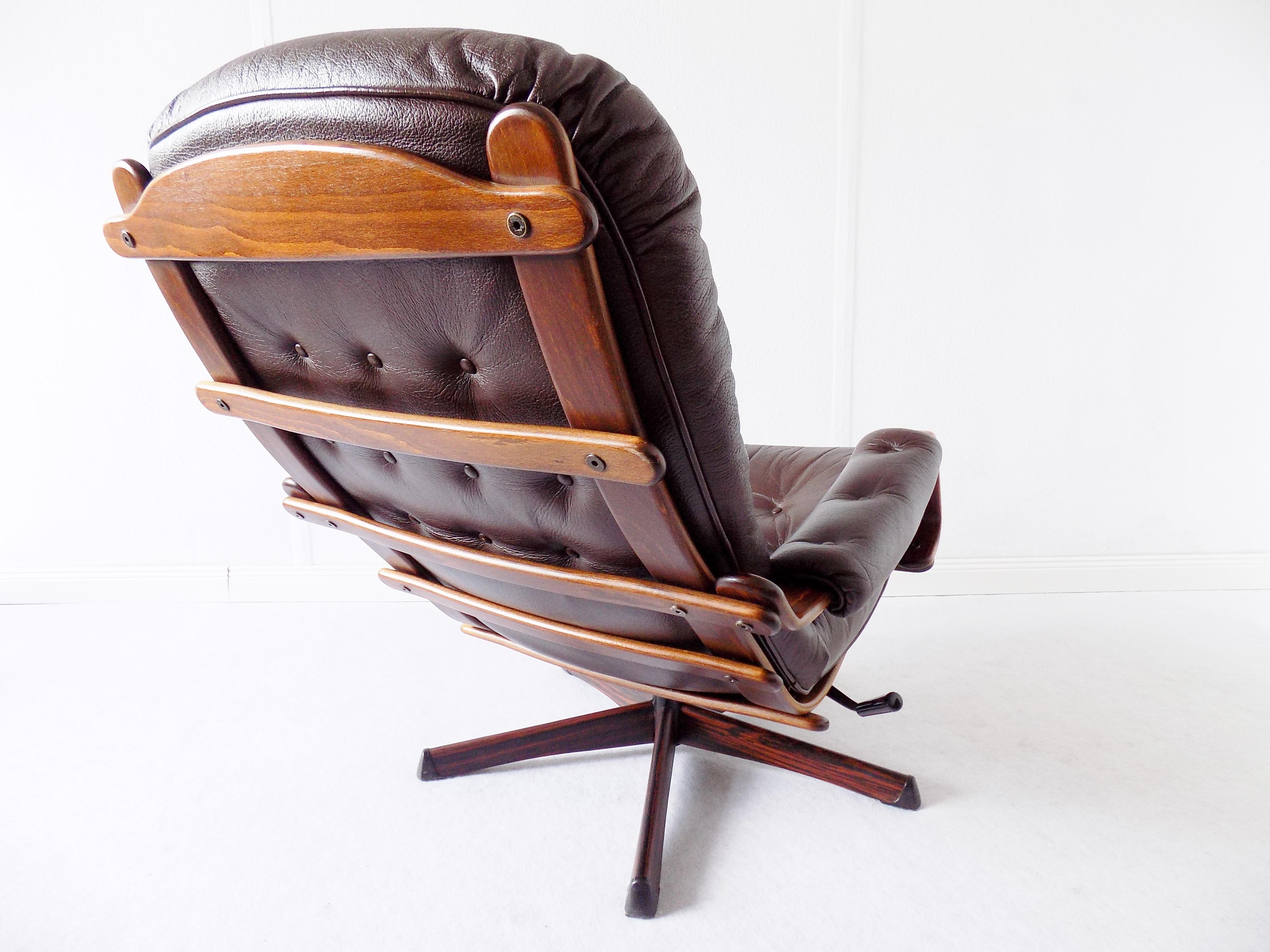 Mid-20th Century Göte Möbler Lounge Chair , Swedish Design, Mid-Century modern, Swivel, Leather