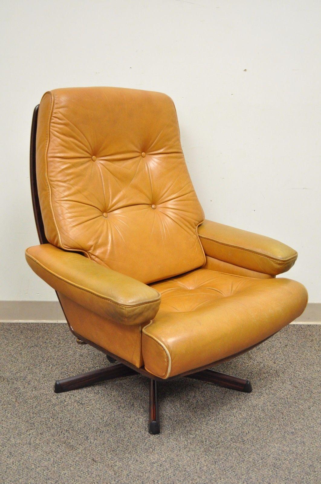 Vintage Gote Mobler Nassjo Mid-Century Modern caramel leather lounge chair and ottoman. Item features beautiful caramel brown leather upholstery with stitched detailing, rosewood frame, metal bases with applied faux wood grain contact paper, button