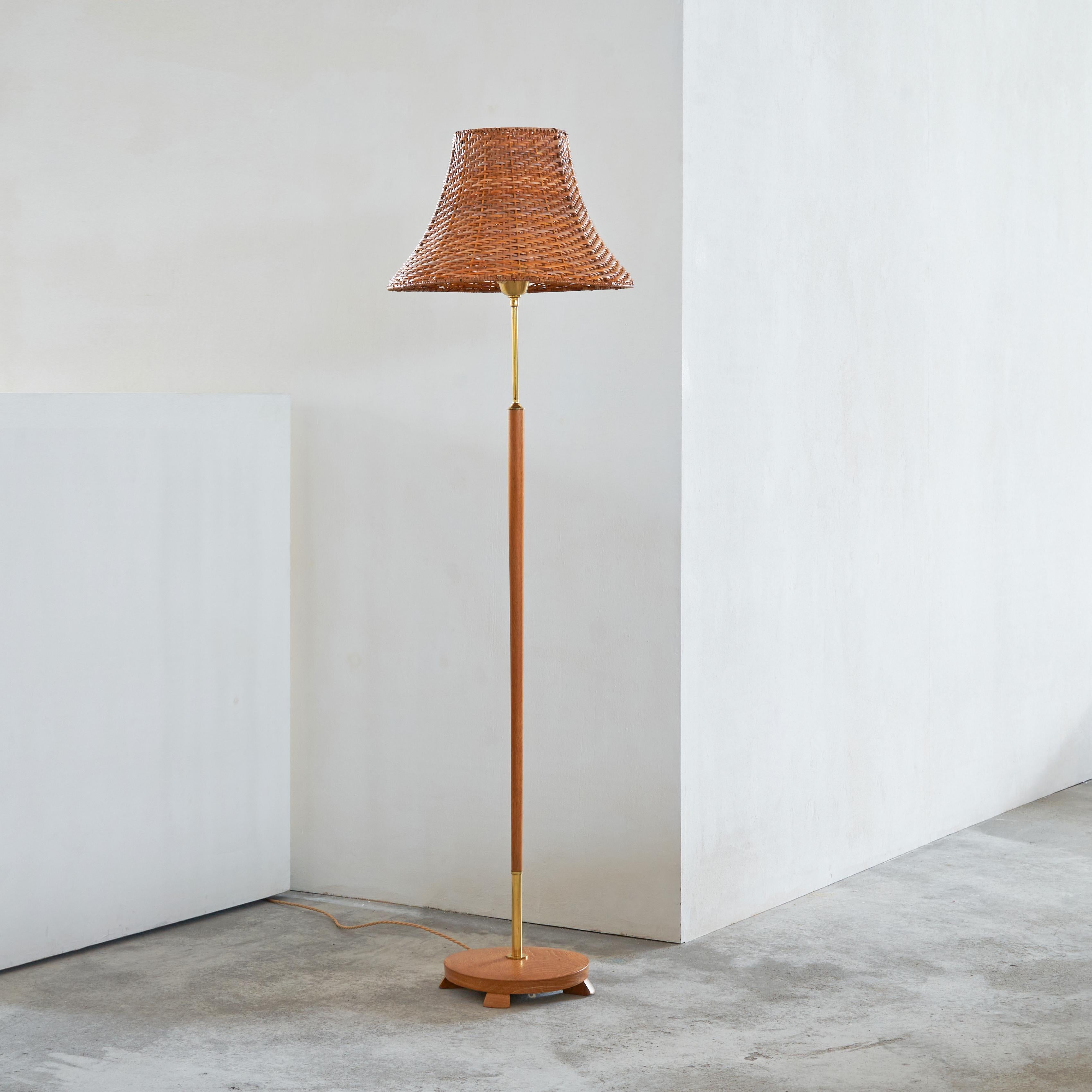 Swedish Göteborgs Armaturhantverk Floor Lamp in Oak and Patinated Brass, 1950s