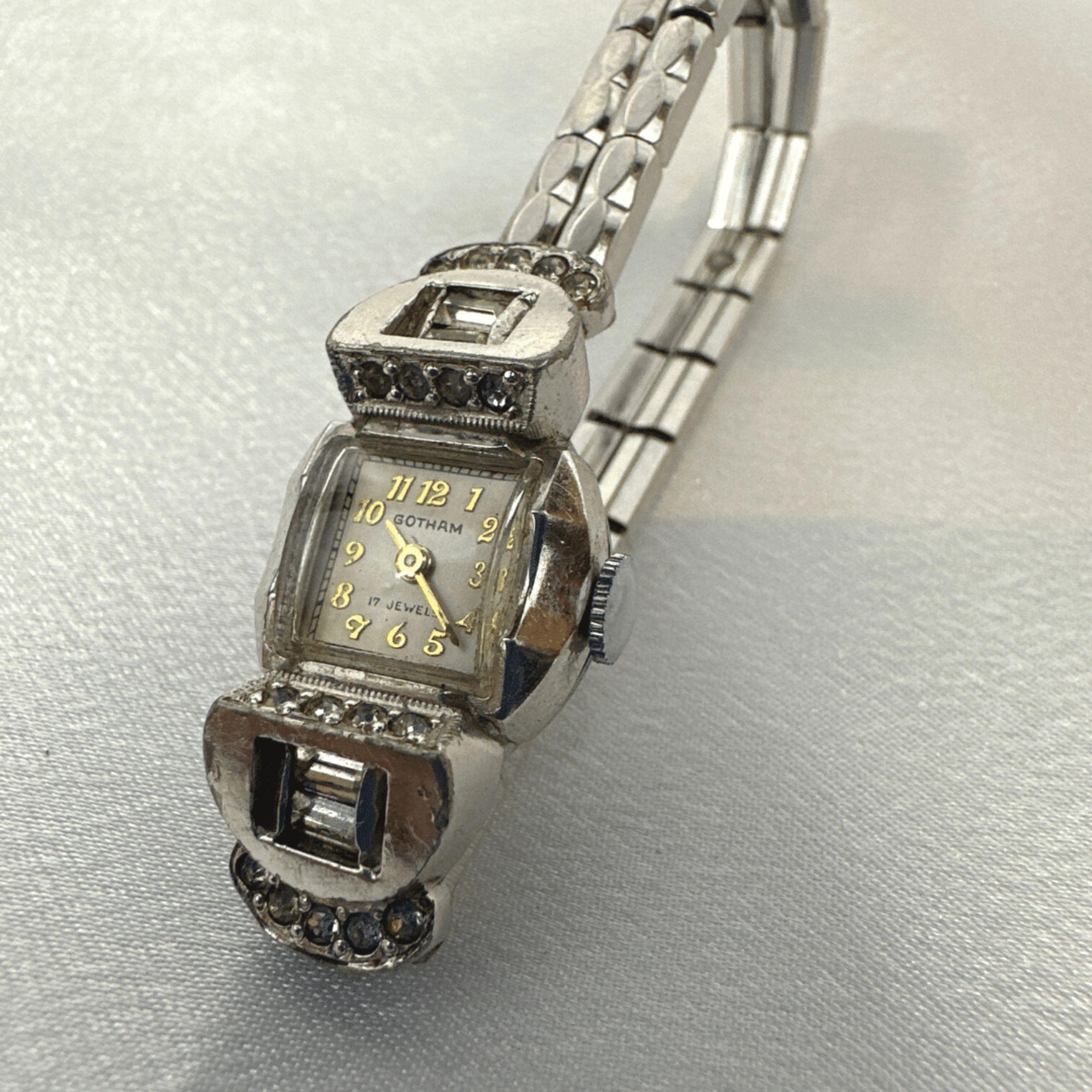 Gotham 17 Jewel Rhinestone Stretch Band Antique Watch for Women For Sale 2
