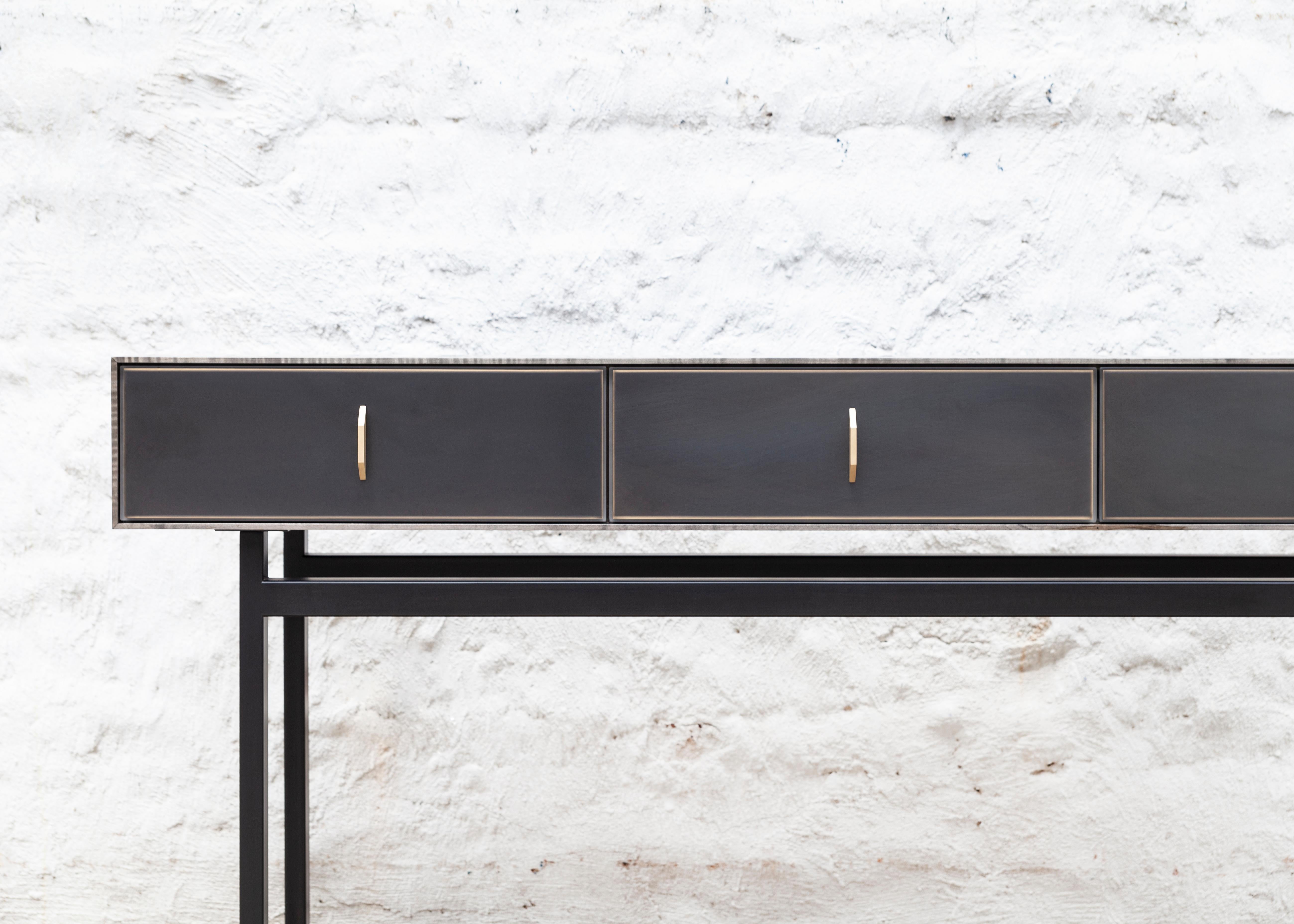 Table console gothique personnalisable en bois, métal et résine Neuf - En vente à Brooklyn, NY