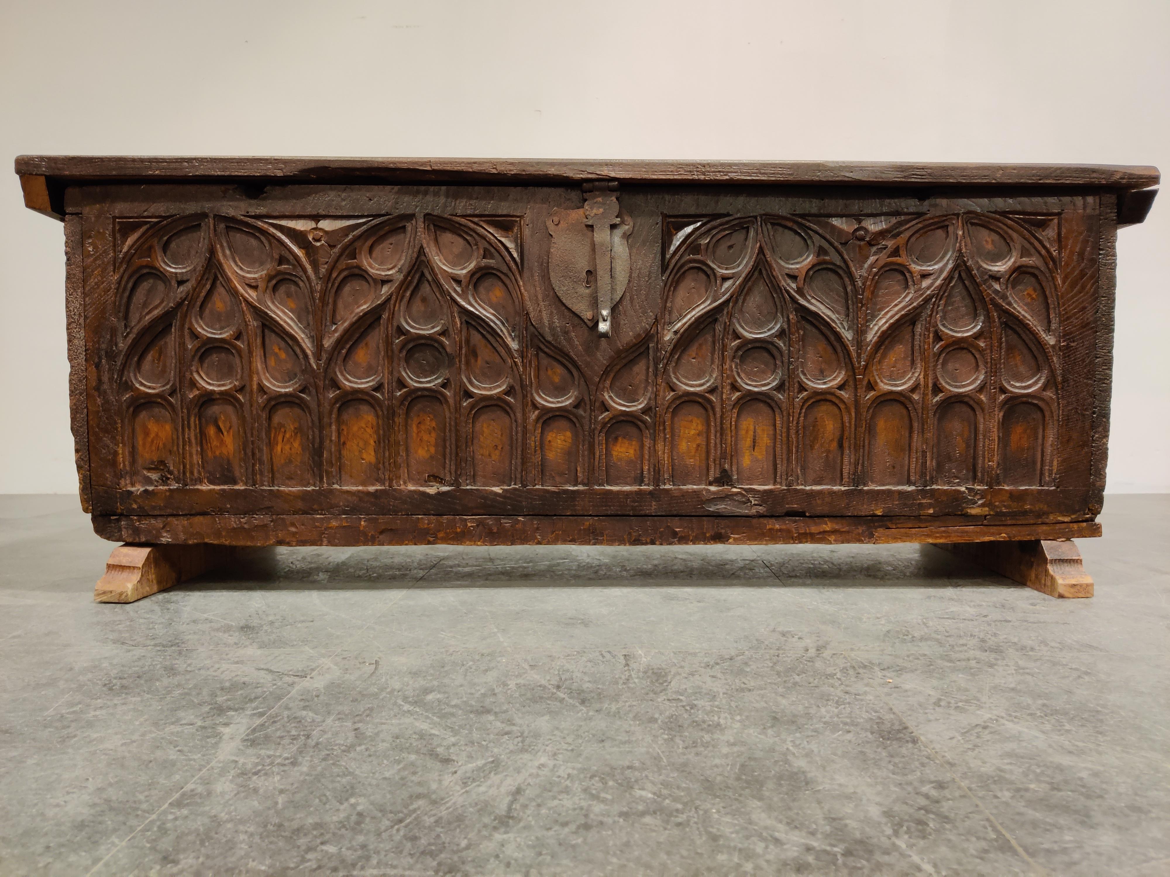 Gothic 16th Century Blanket Chest In Fair Condition In HEVERLEE, BE