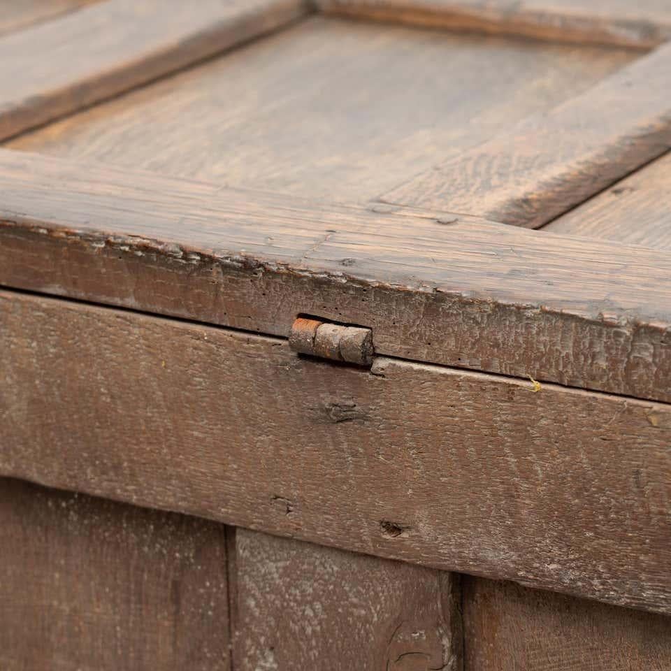 Gothic 16th Century Wood Chest For Sale 2