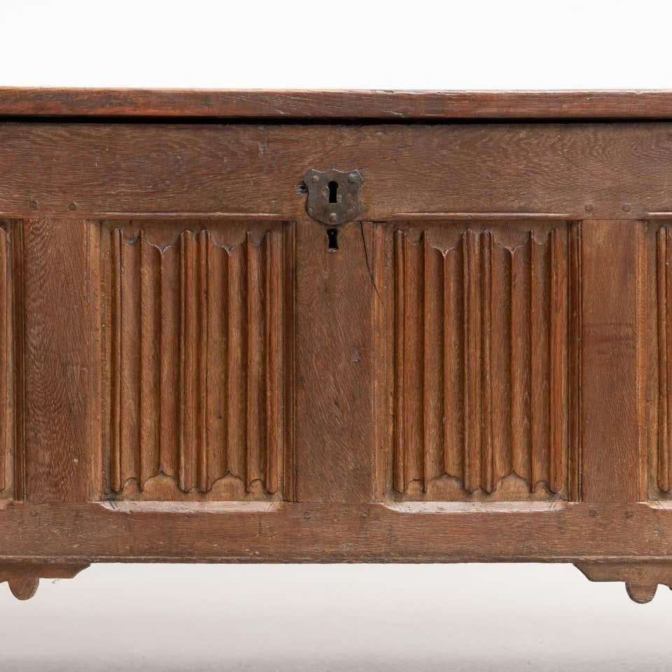 Arqueta Gótica de Madera del Siglo XVI en venta 1