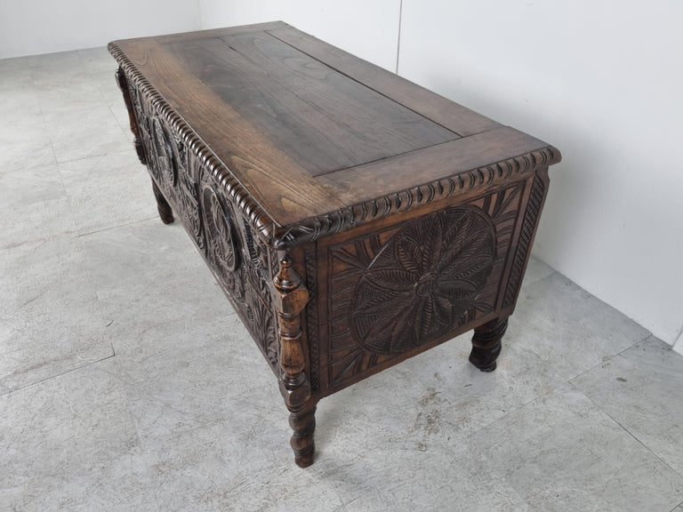 Gothic 19th Century Blanket Chest In Good Condition For Sale In Ottenburg, BE