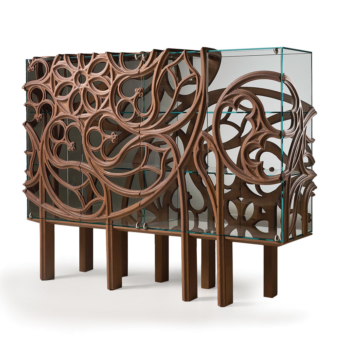 True to its name, this unique cabinet boasts a stunning carved decoration that reinterprets the complex geometric structure of the rose windows in Gothic churches with a contemporary aesthetic. It is part of a limited edition of only ten pieces. Its