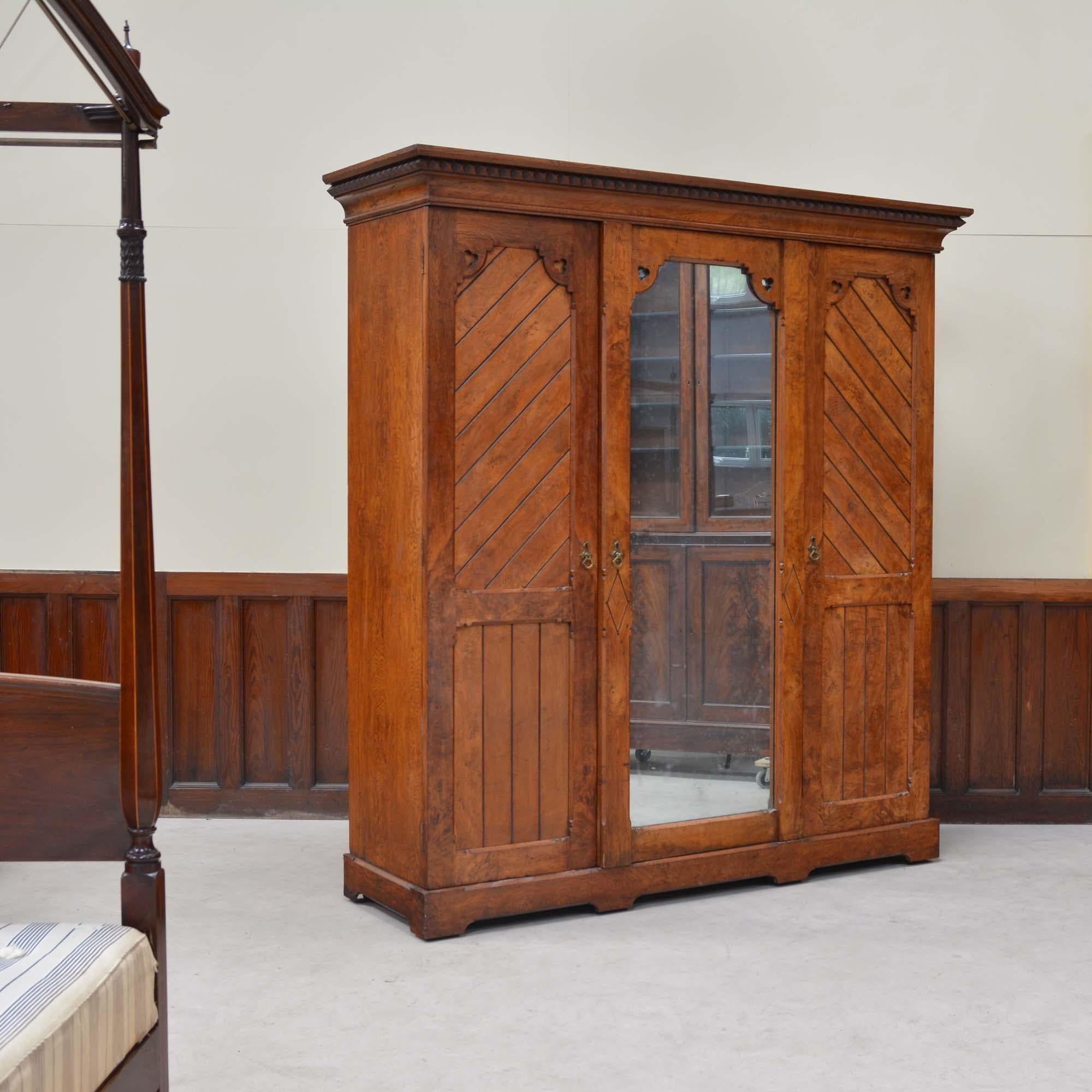 Gothic antique brown oak wardrobe by Marsh, Jones & Cribb In Good Condition For Sale In Castle Douglas, GB