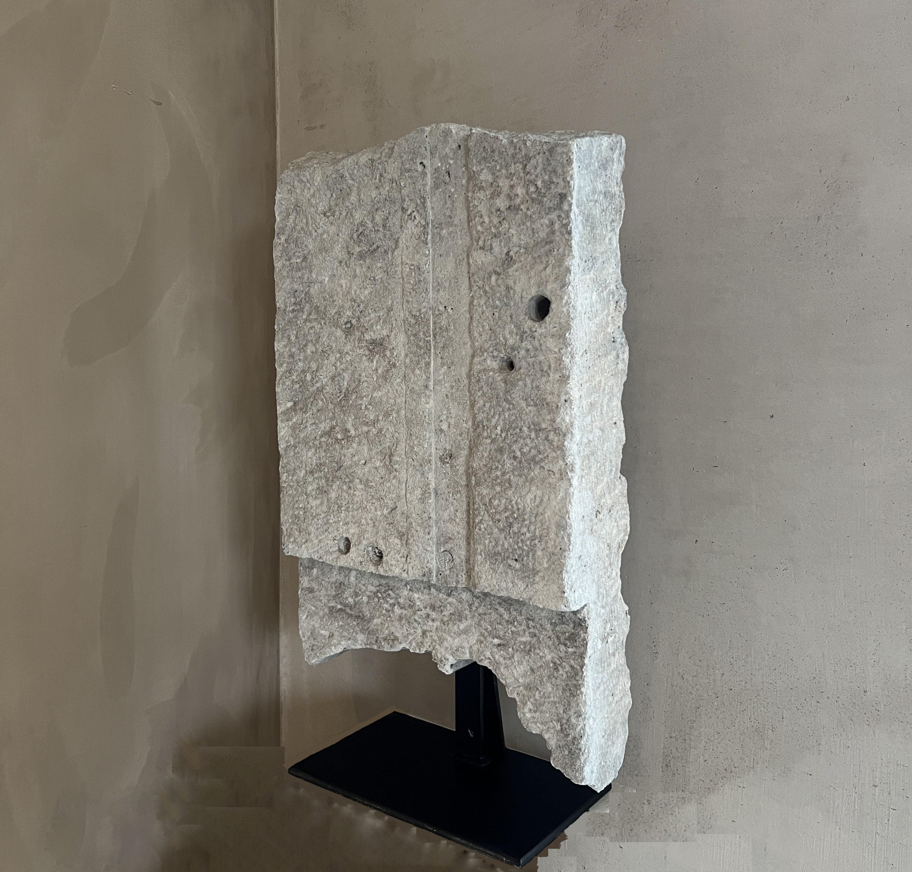 Gotische architektonische abstrakte Fragment-Skulptur im Angebot 1