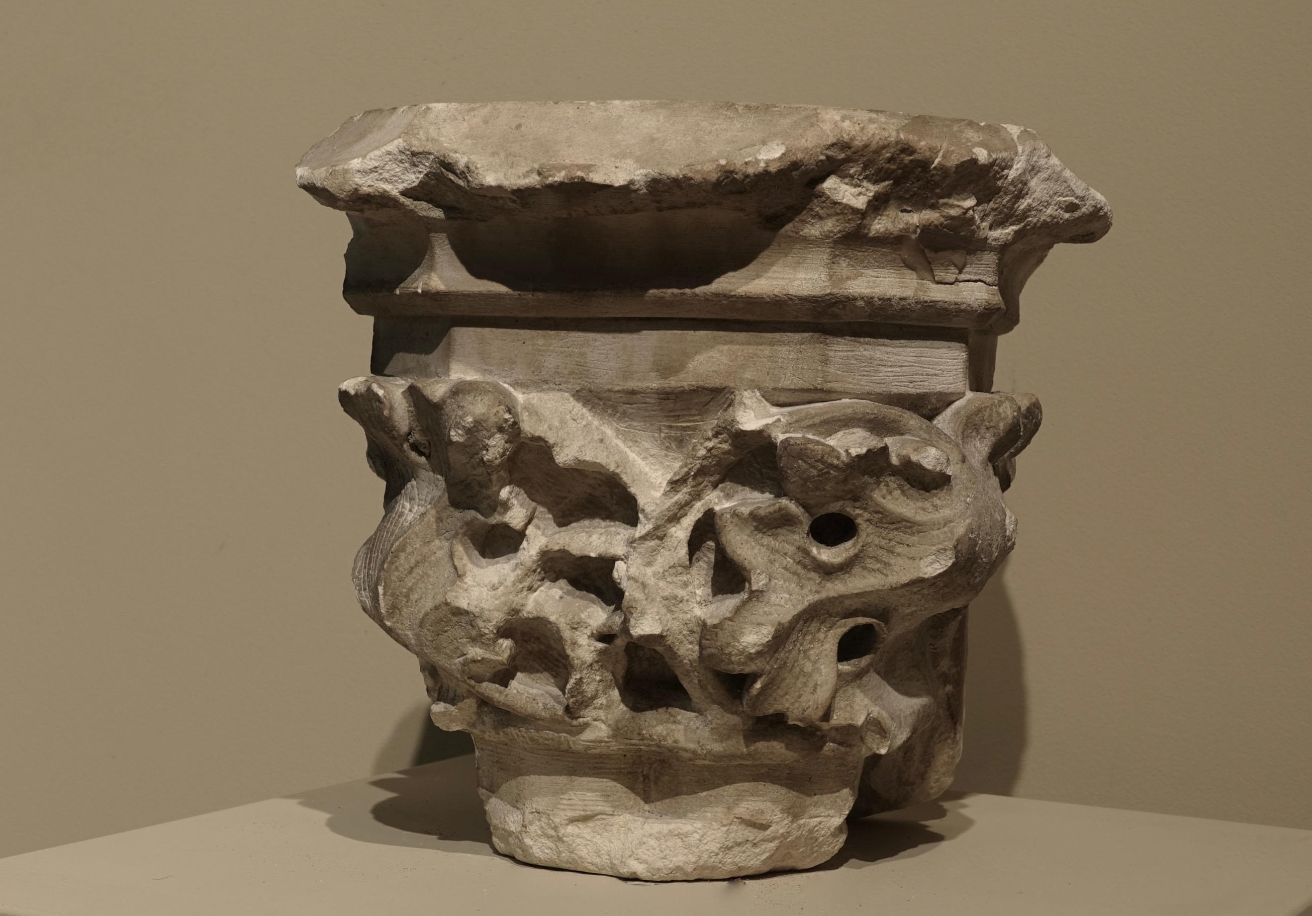 Gothic Capital with Foliate Decoration, 13th Century In Good Condition For Sale In Bruxelles, BE