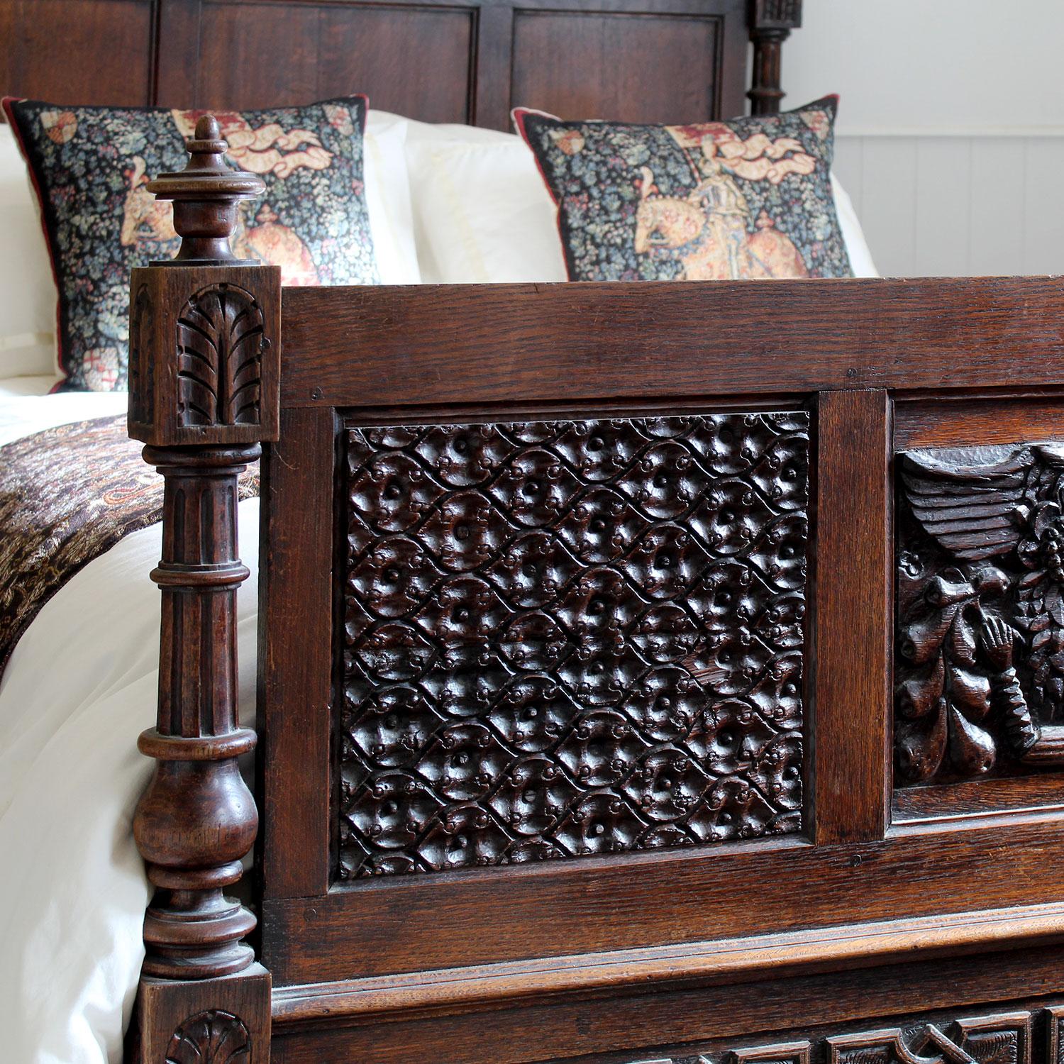 Cama Antigua Gótica de Roble Tallado en Roble - WD59 Inglés