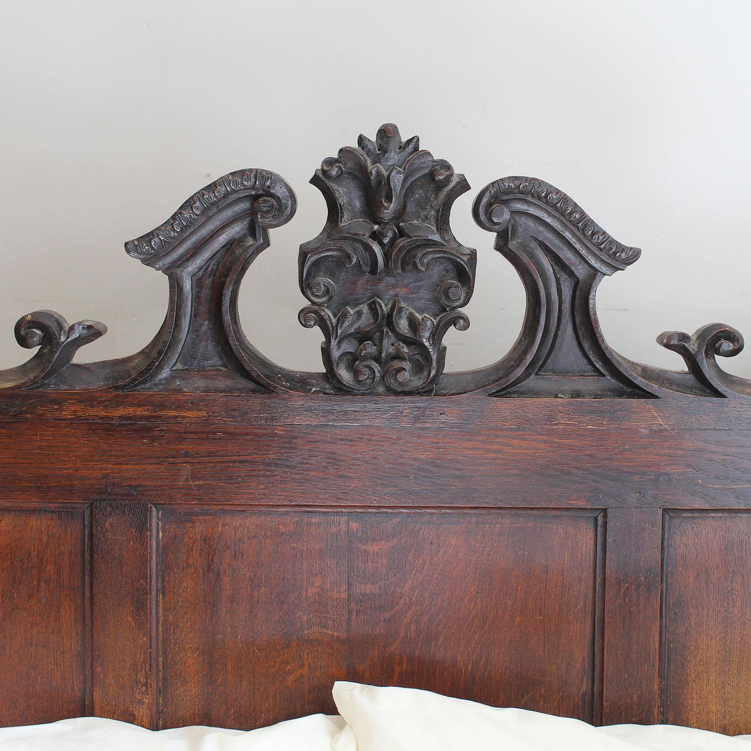 Cama Antigua Gótica de Roble Tallado en Roble - WD59 siglo XIX