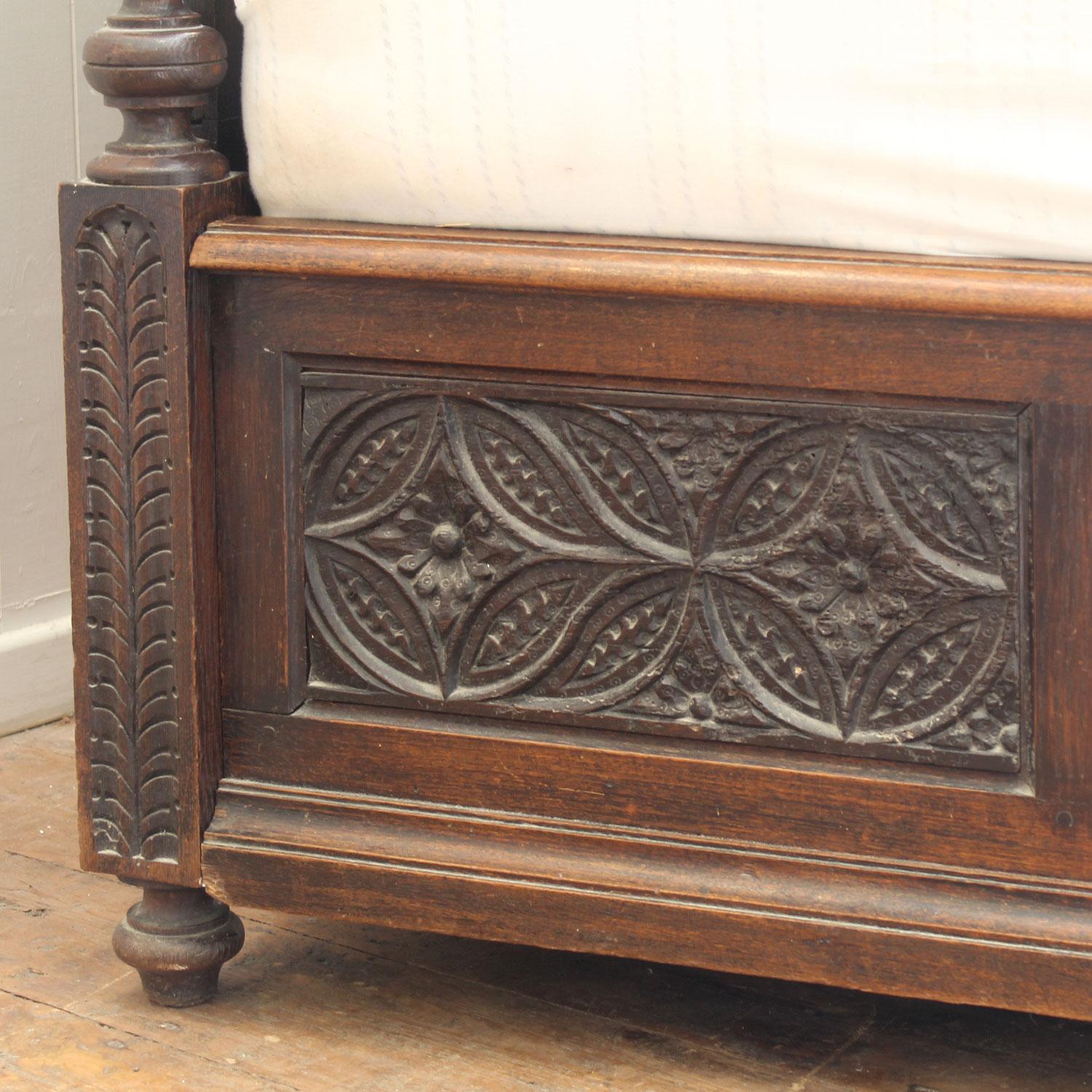 Cama Antigua Gótica de Roble Tallado en Roble - WD59 3