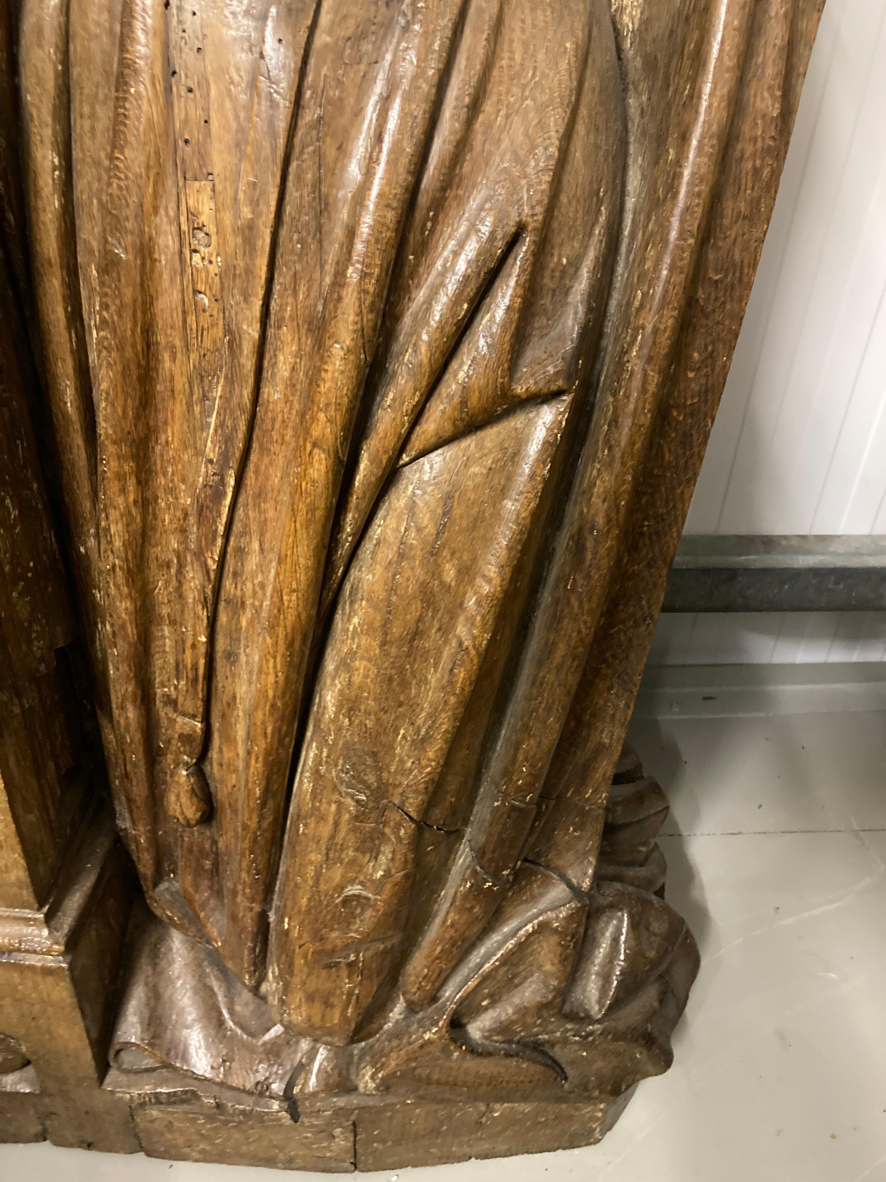 Gothic Carved Oak Statue – Virgin of the Annunciation In Fair Condition For Sale In Maidstone, GB