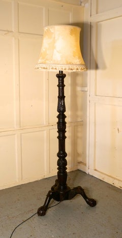 Gotische geschnitzte Fackel aus Eiche, Stehleuchte, Standardlampe