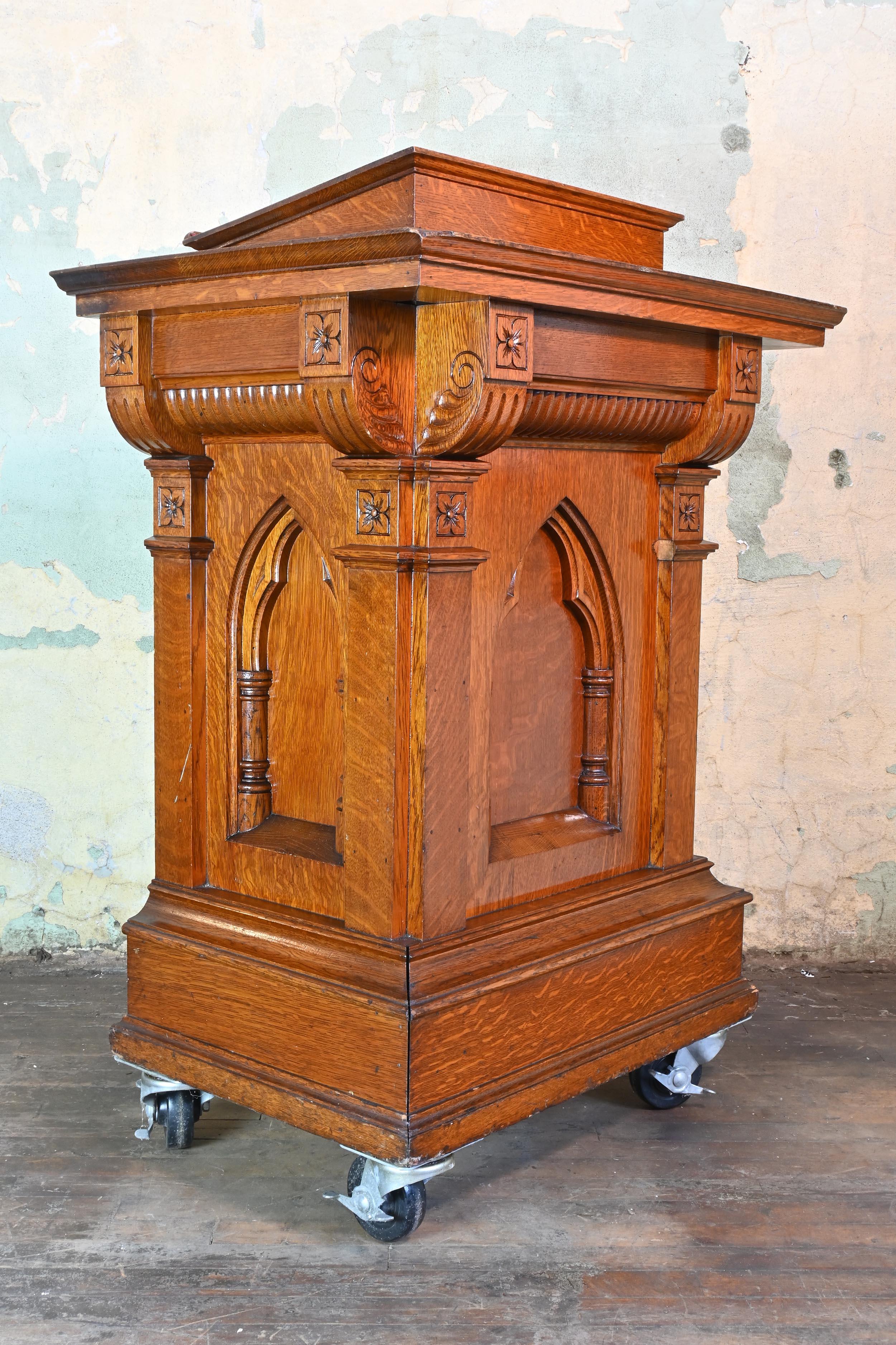 Gothic Carved Tiger Oak Deep Relief Lectern In Excellent Condition For Sale In Minneapolis, MN