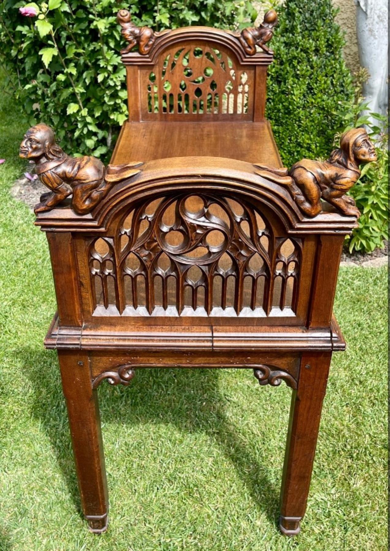 Gothic walnut carved little bench in very good condition. French work of the 19th century. Very good condition.