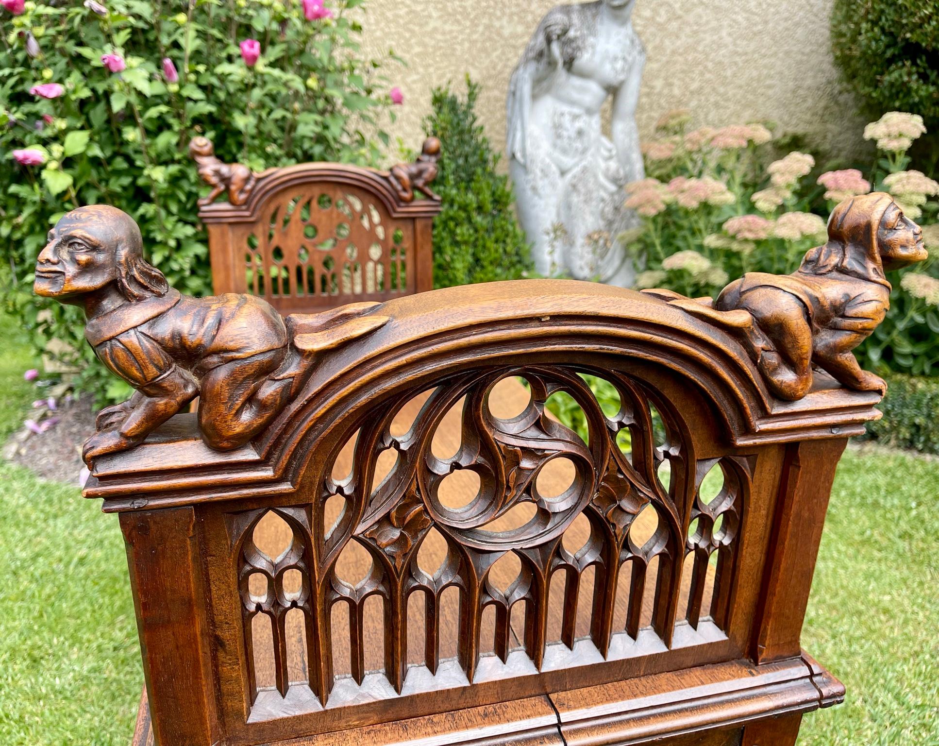 Gothic Carved Walnut Bench, 19th Century In Good Condition In Beaune, FR